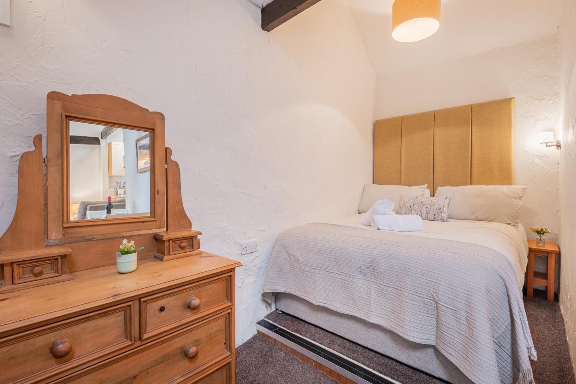 Cottage 6 Studio Mews view 5