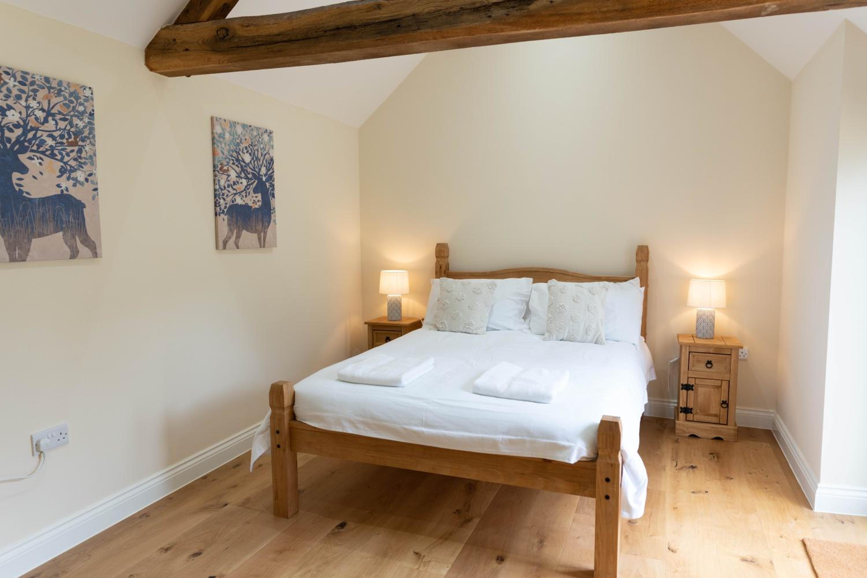 Lovely 1-bed studio & bathroom in converted barn near Newark Show-Ground view 5