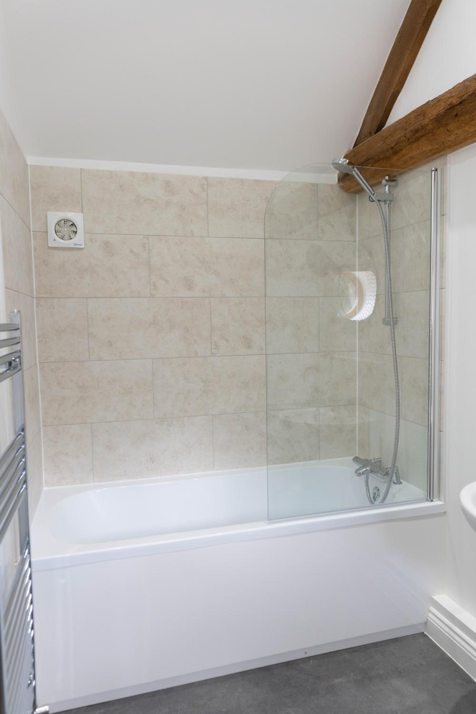 Lovely 1-bed studio & bathroom in converted barn near Newark Show-Ground view 4