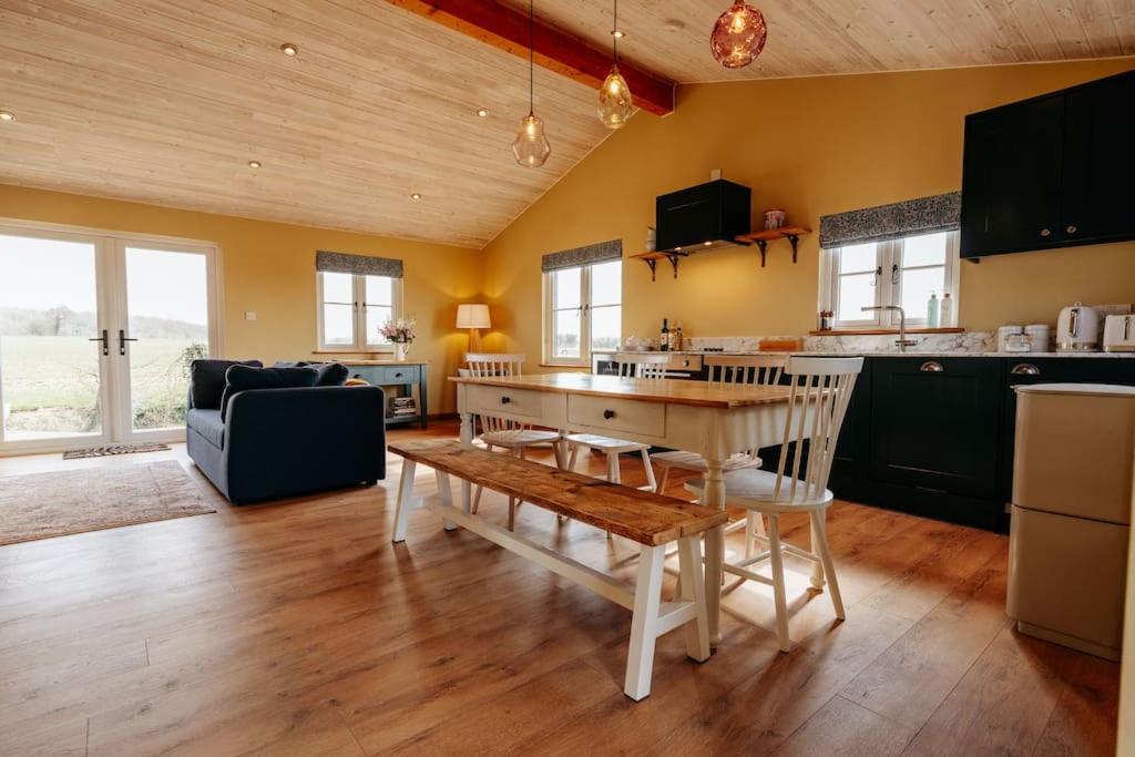 Beautiful Cottage with Heated Outdoor Swimming Pool in Bredfield near to Woodbridge on the Suffolk Coast view 2