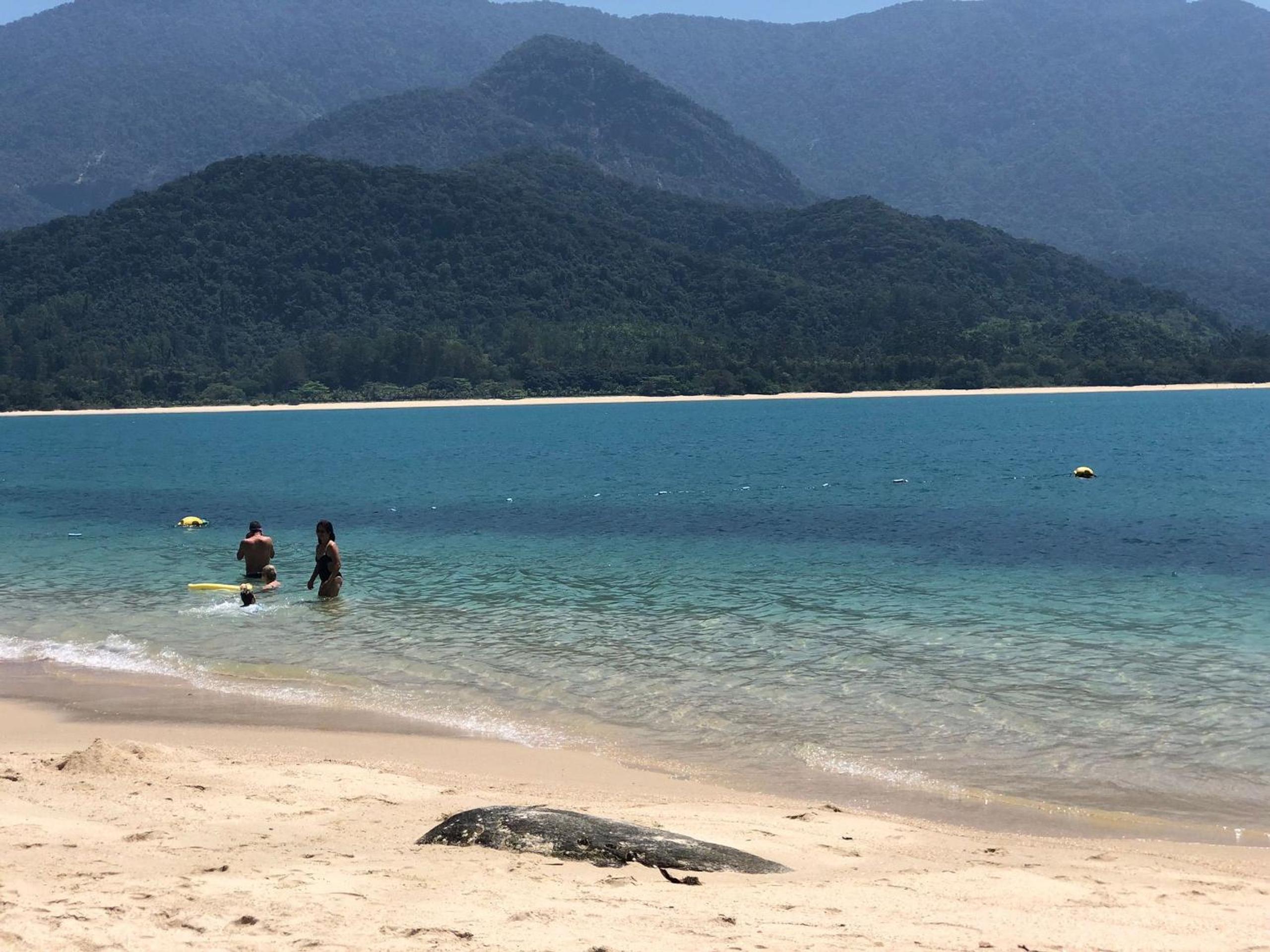 Praia de São Gonçalo com piscina natural