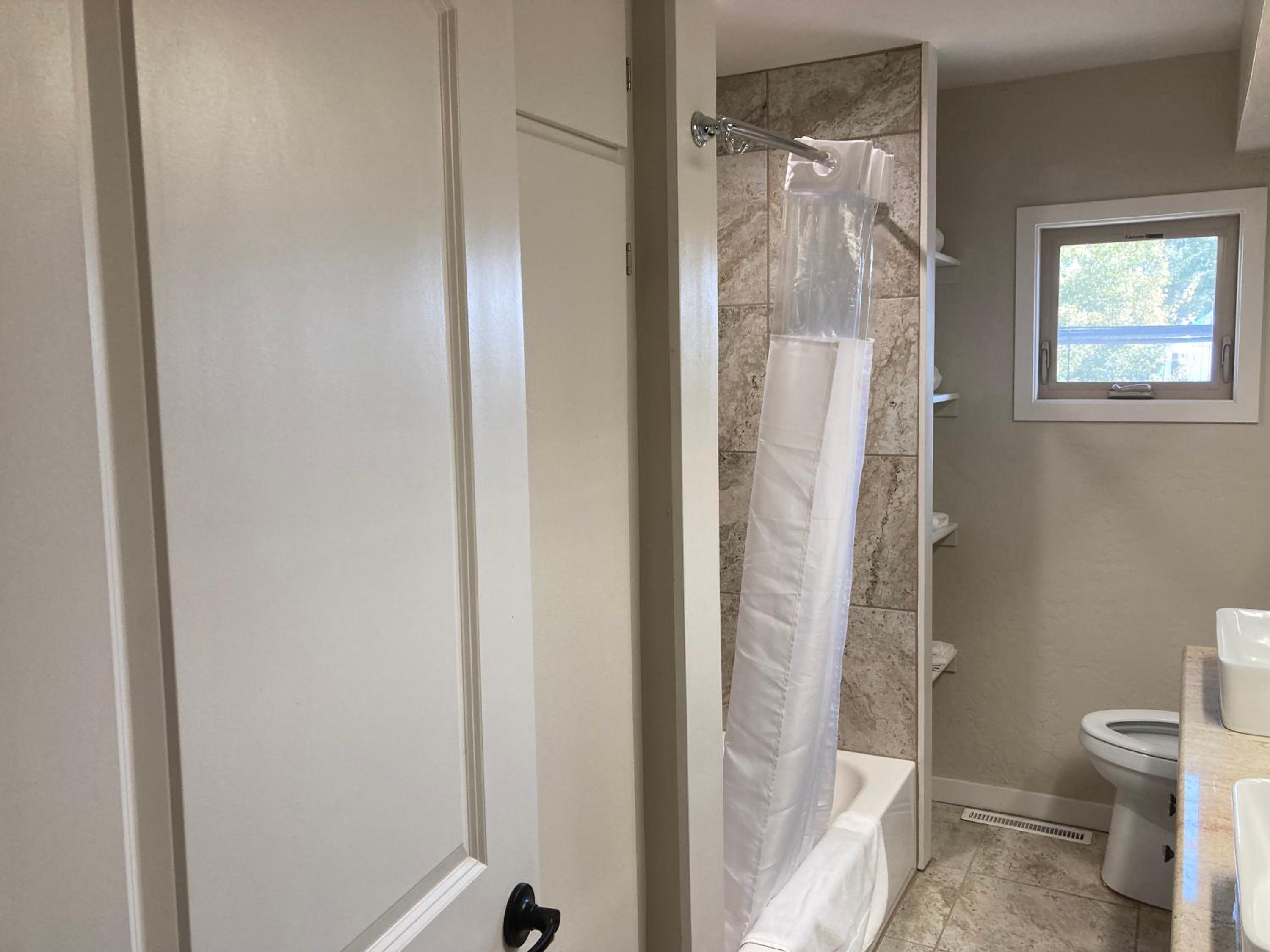 Bell & Main Alamosa Studio Suite-Walking distance to downtown view 4