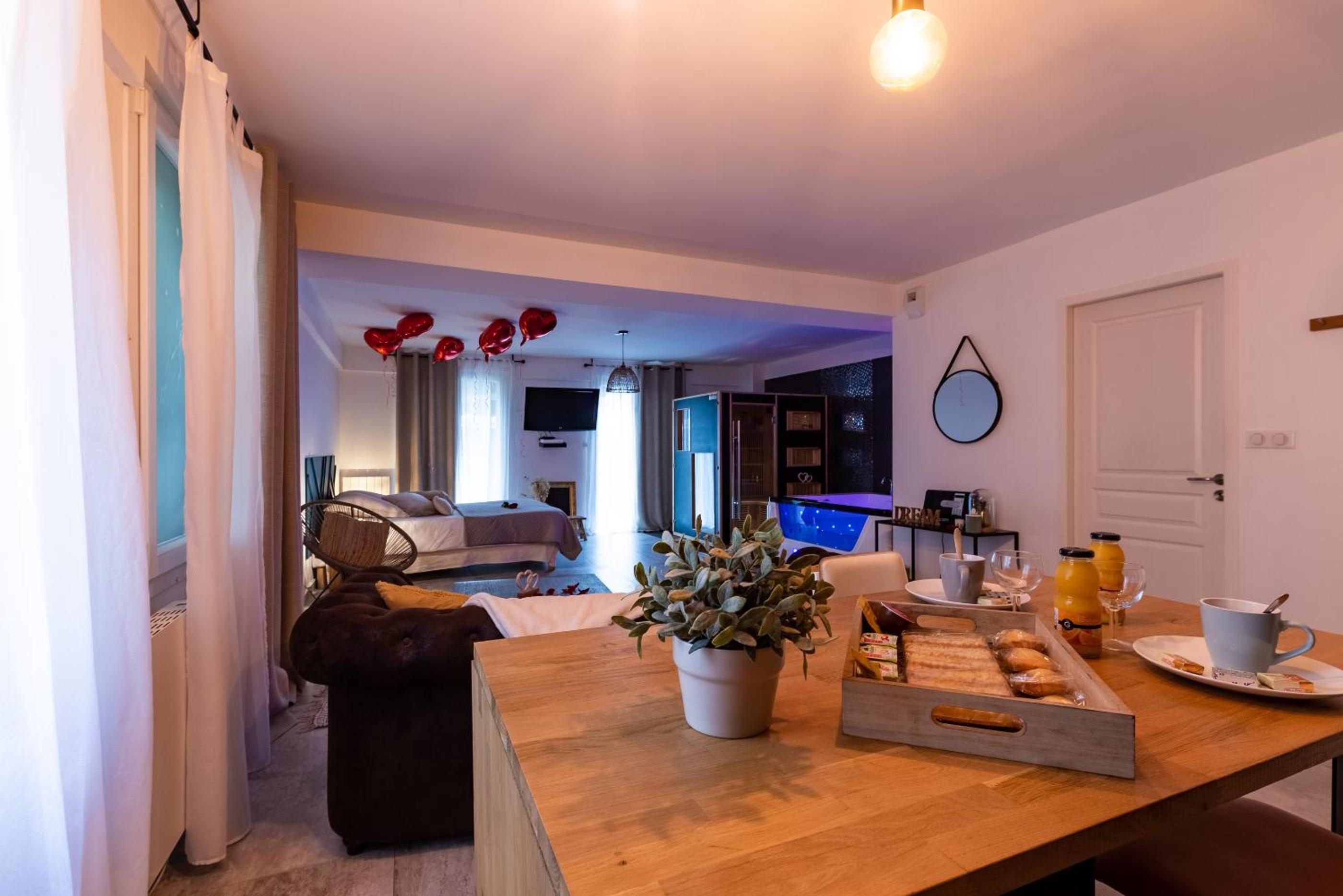 Suite and Spa 21 view 5
