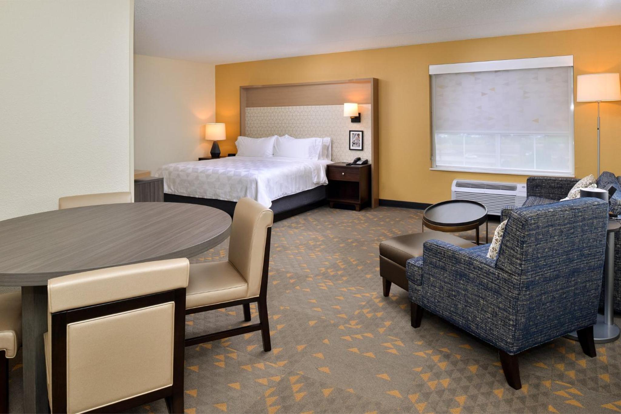 Holiday Inn Hotel Suites Overland Park-Convention Center, an IHG Hotel - Property Image 15