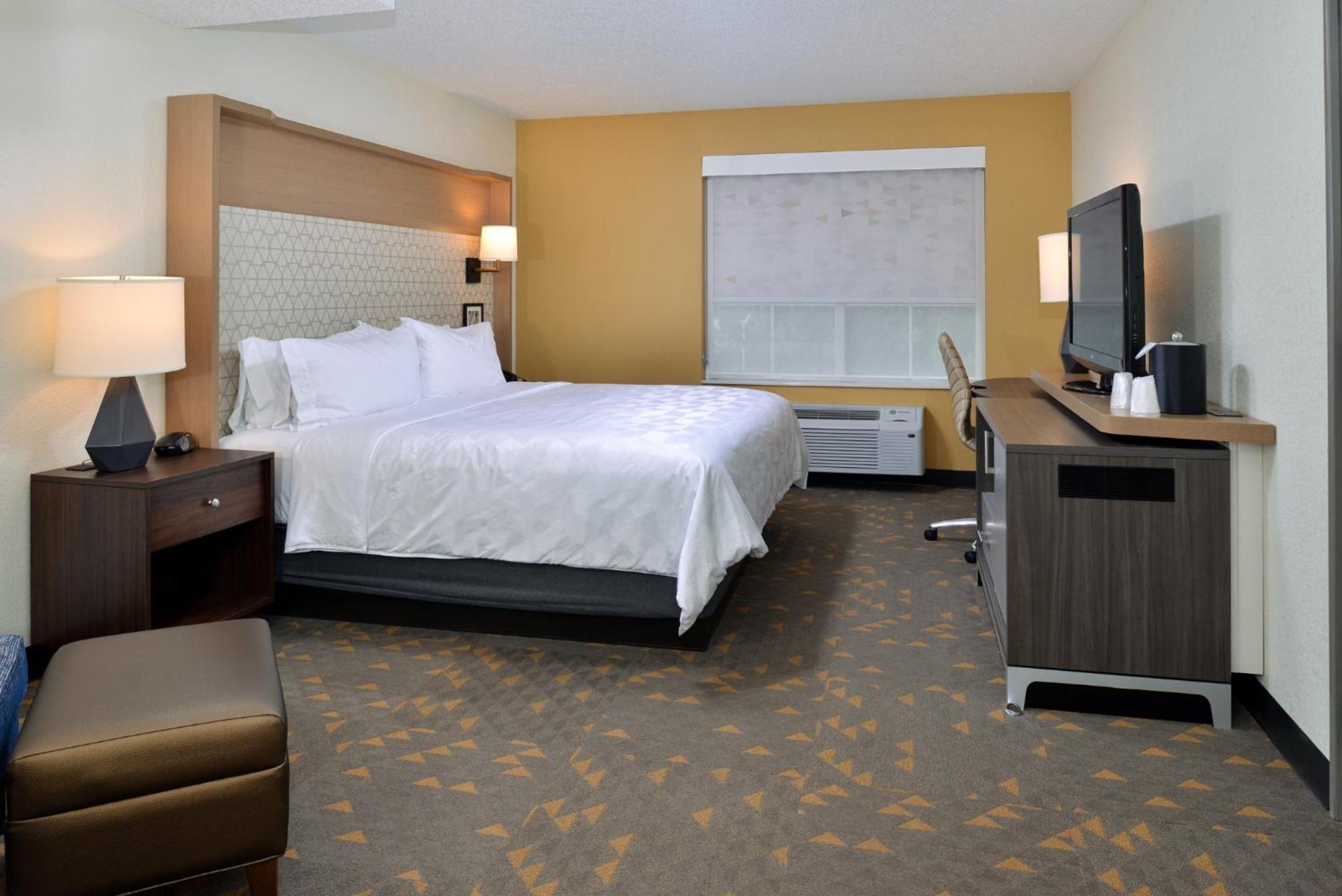 Holiday Inn Hotel Suites Overland Park-Convention Center, an IHG Hotel - Property Image 71