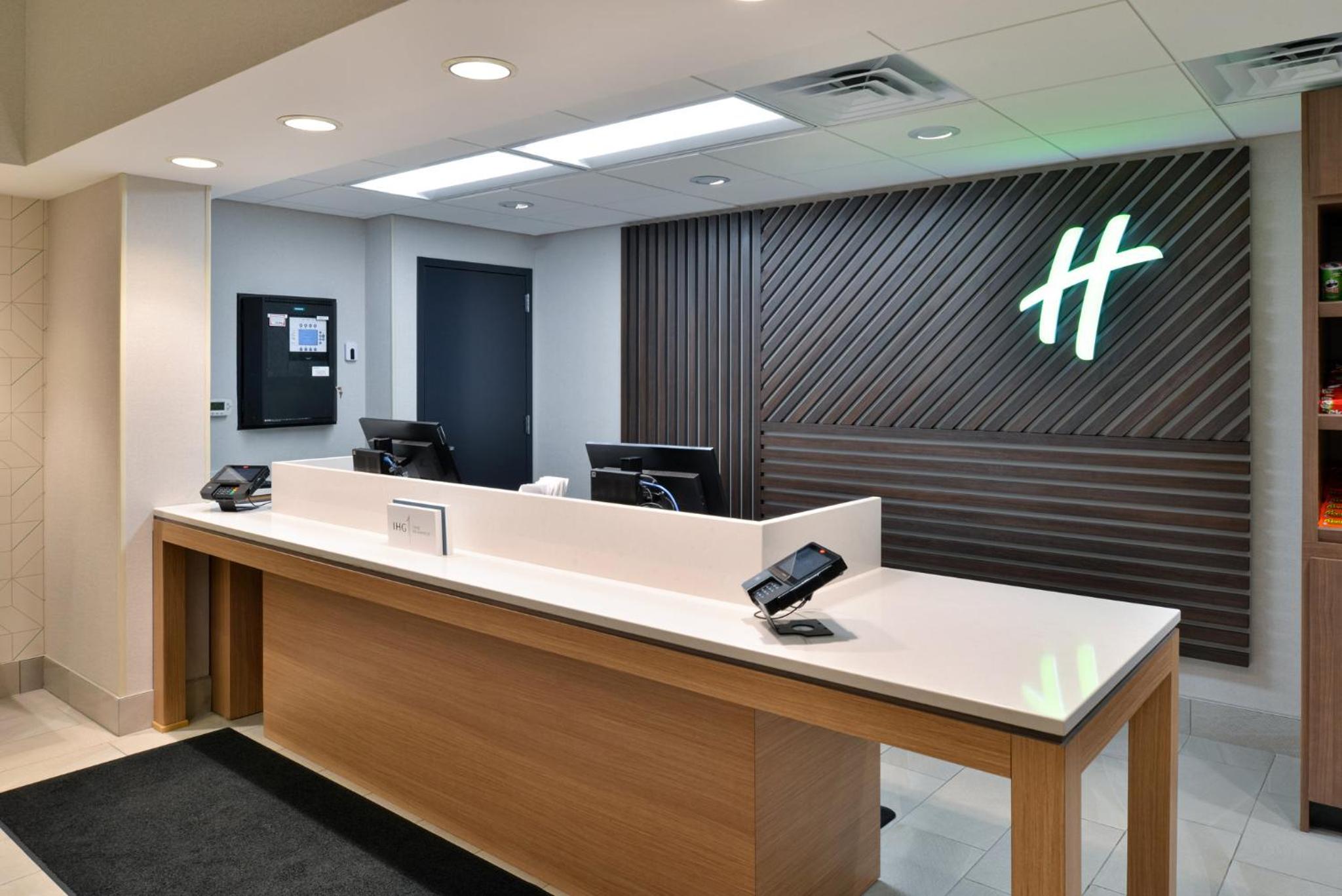 Holiday Inn Hotel Suites Overland Park-Convention Center, an IHG Hotel - Property Image 59