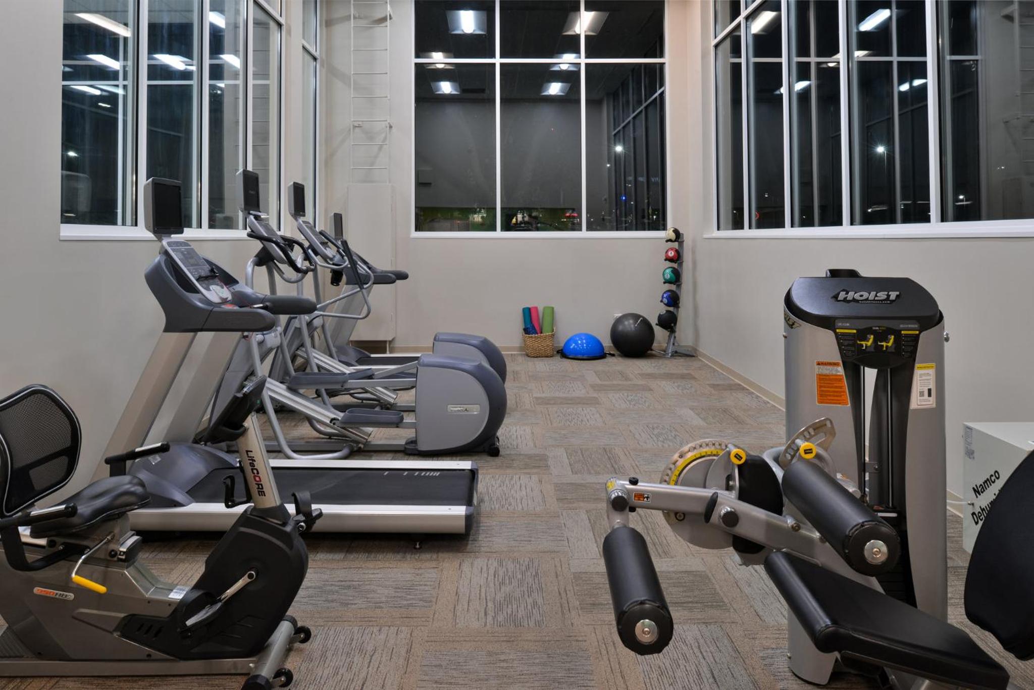 Holiday Inn Hotel Suites Overland Park-Convention Center, an IHG Hotel - Property Image 58