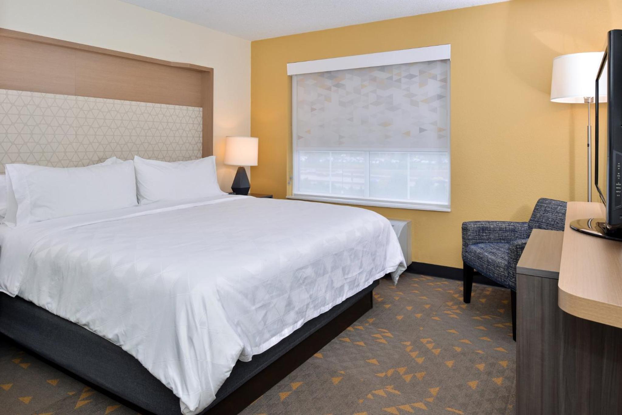 Holiday Inn Hotel Suites Overland Park-Convention Center, an IHG Hotel - Property Image 30