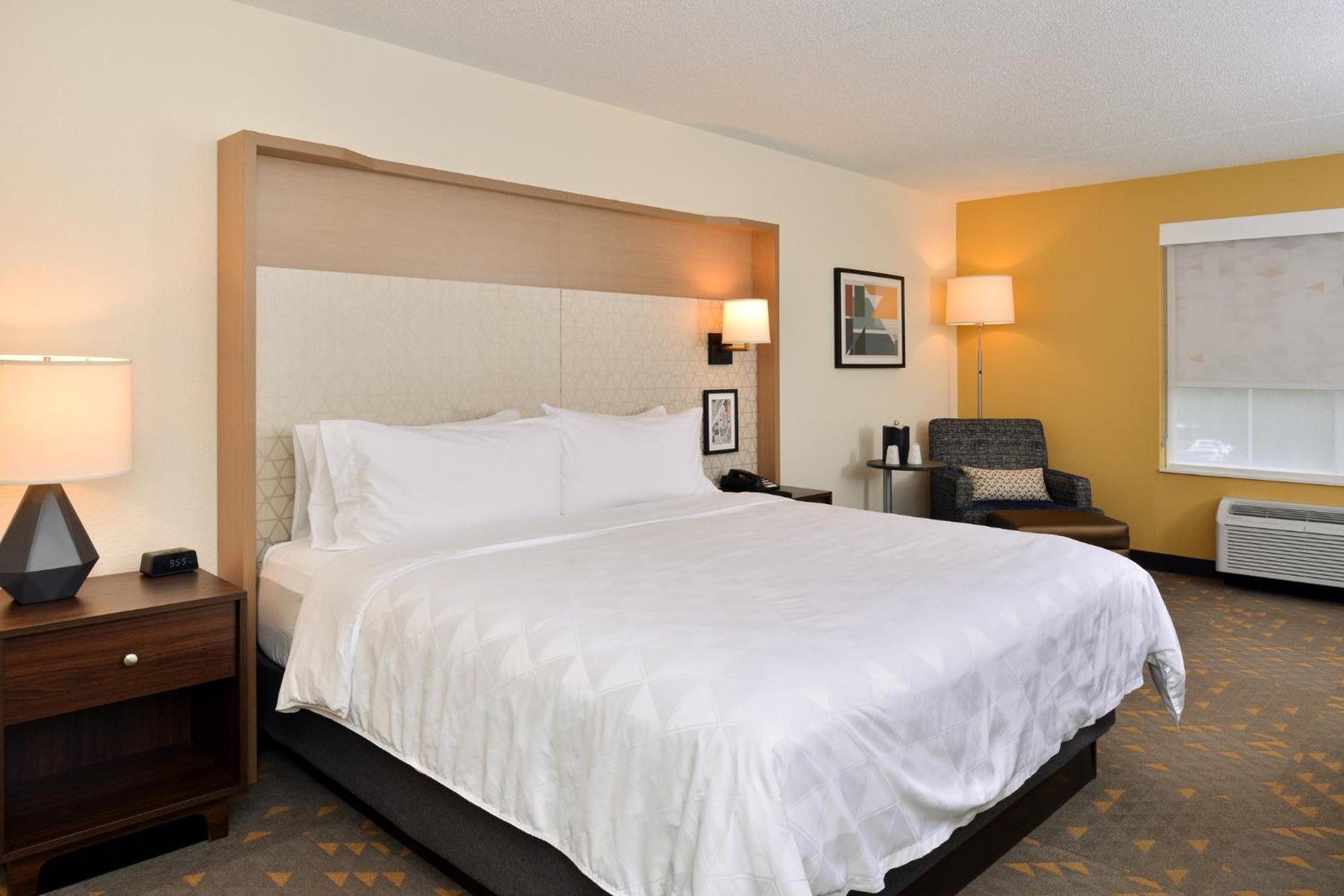 Holiday Inn Hotel Suites Overland Park-Convention Center, an IHG Hotel - Property Image 31