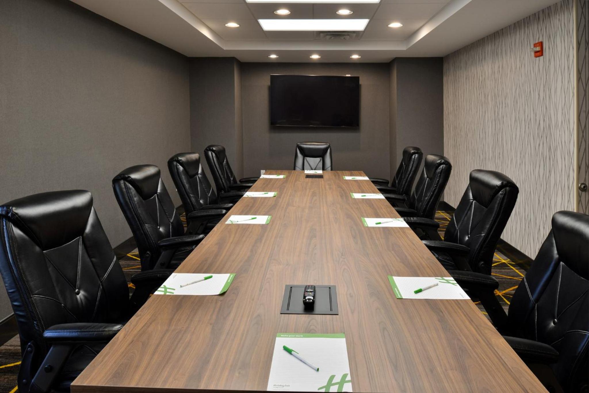 Holiday Inn Hotel Suites Overland Park-Convention Center, an IHG Hotel - Property Image 51