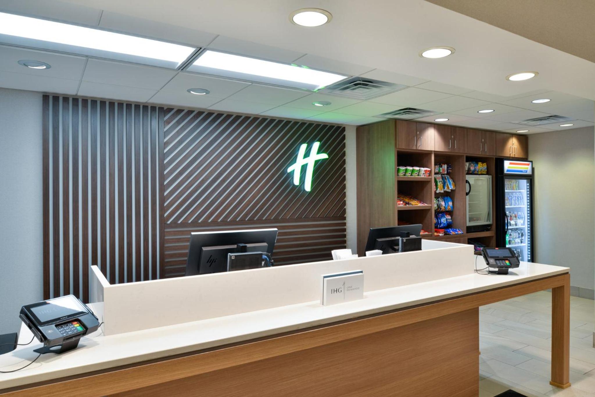 Holiday Inn Hotel Suites Overland Park-Convention Center, an IHG Hotel - Property Image 61