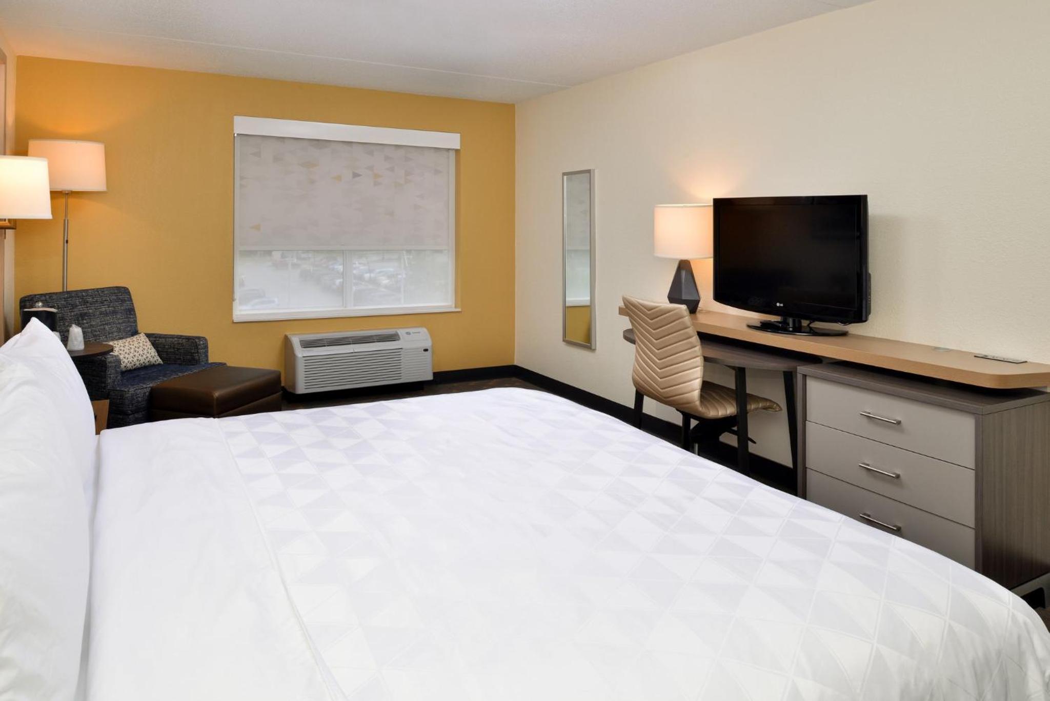 Holiday Inn Hotel Suites Overland Park-Convention Center, an IHG Hotel - Property Image 25
