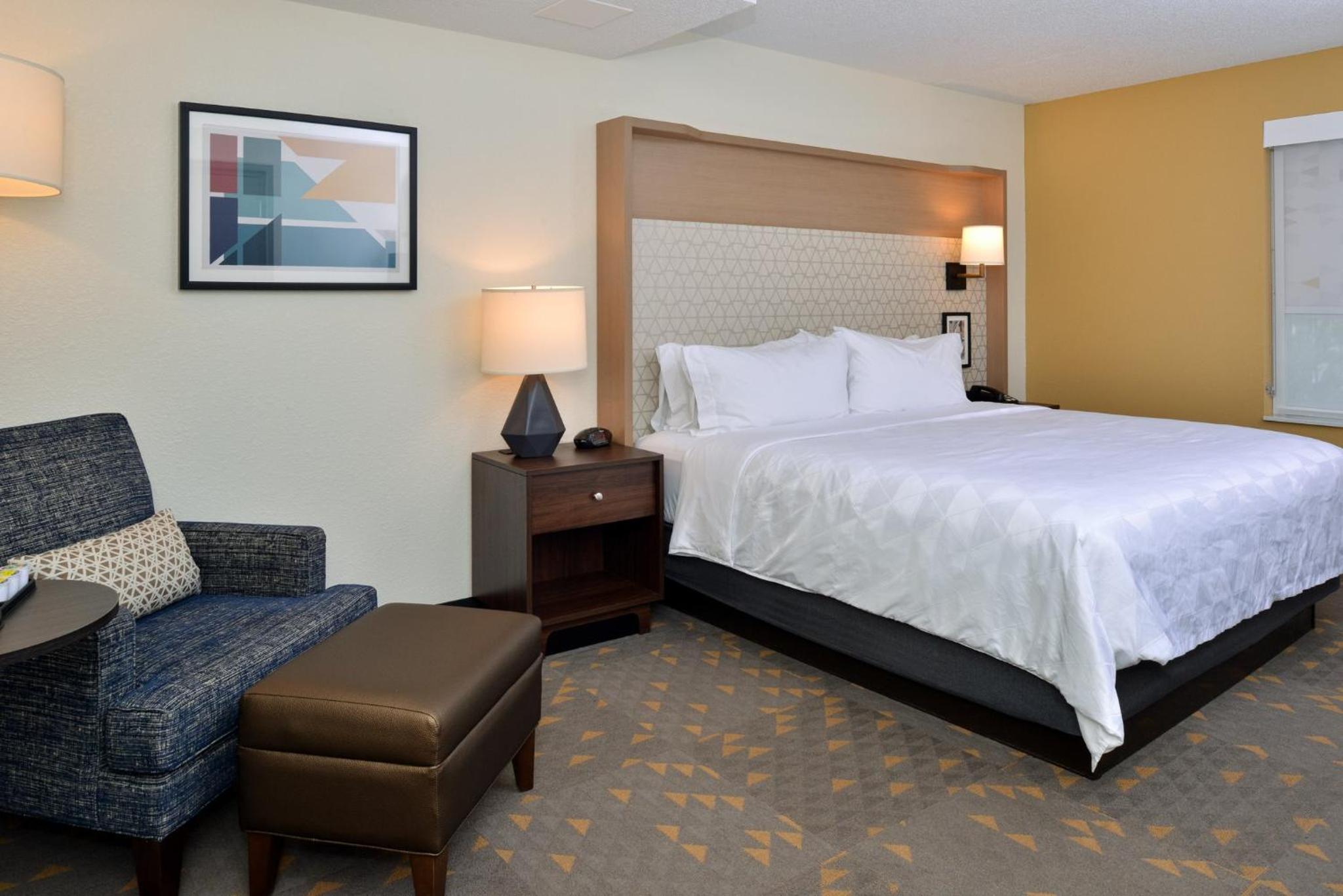 Holiday Inn Hotel Suites Overland Park-Convention Center, an IHG Hotel - Property Image 32