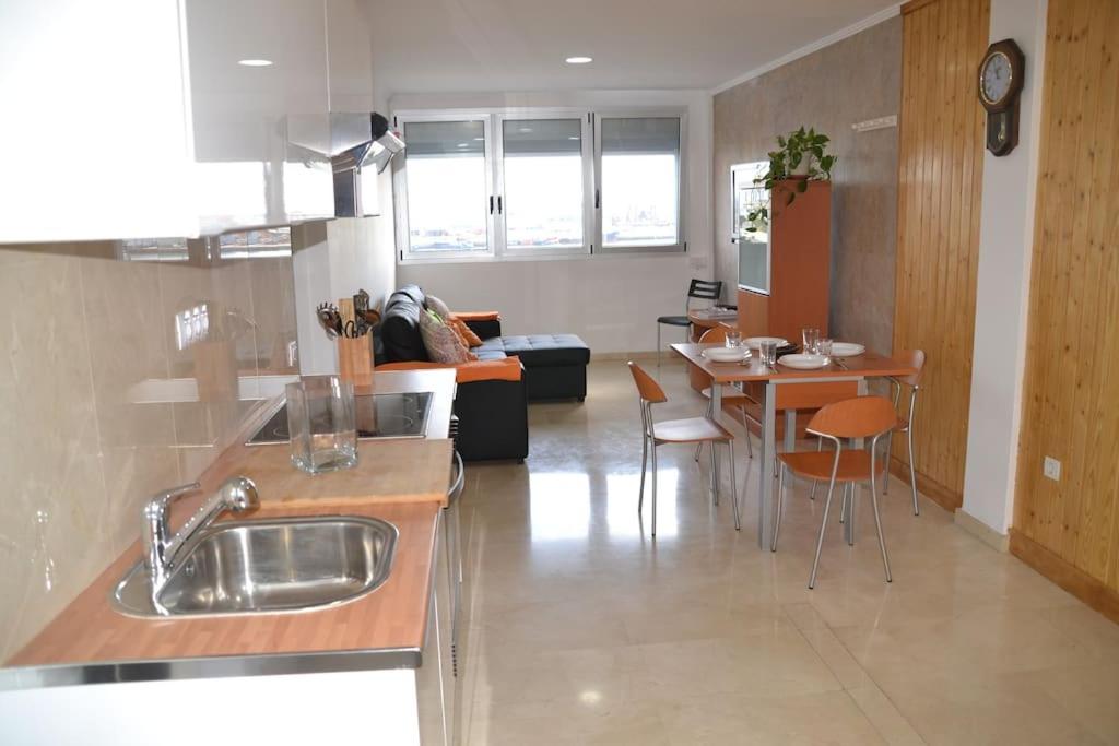 Pasarela Las Canteras - Playa Las Canteras view 3