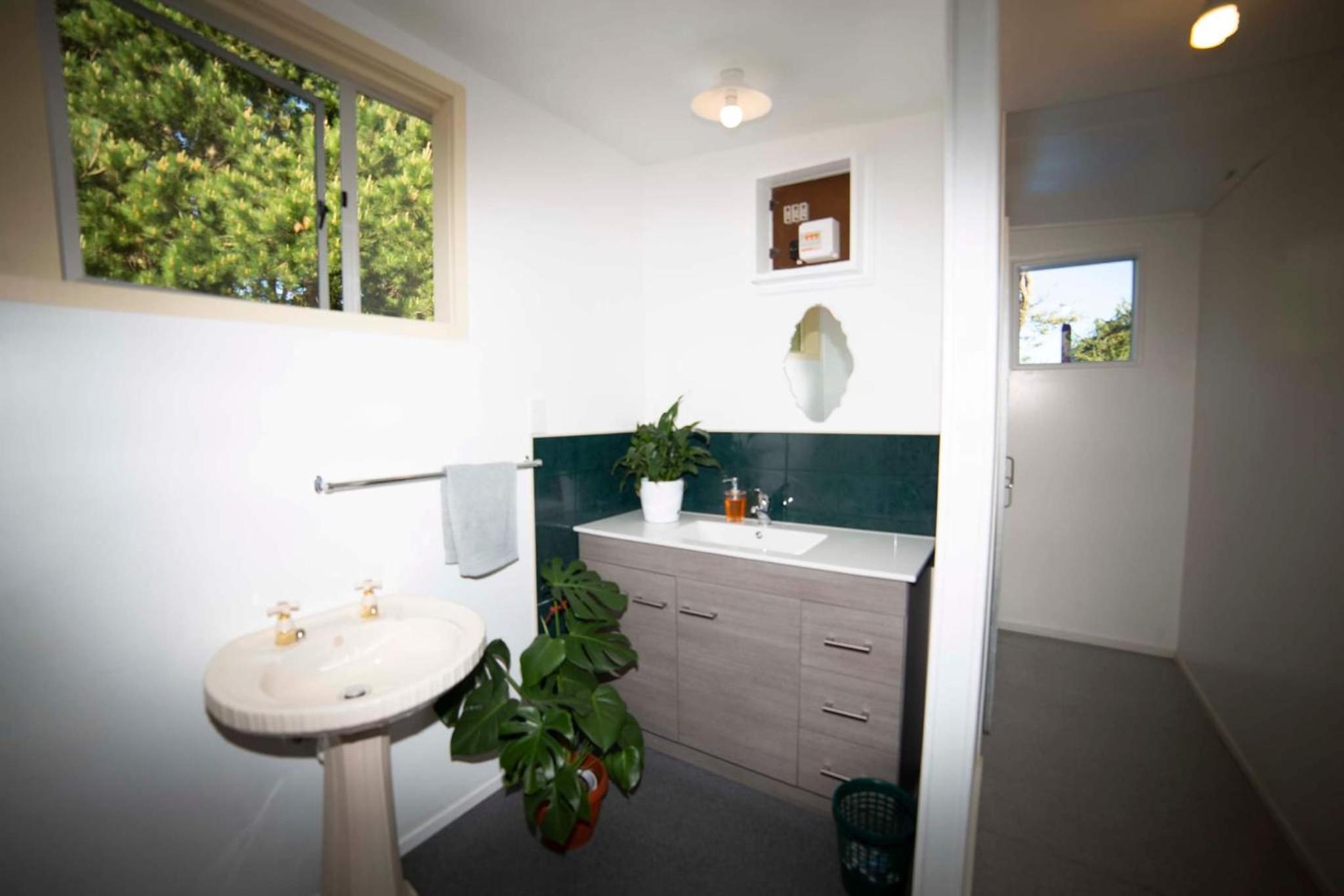 Surat Bay Lodge, Motel and Backpackers