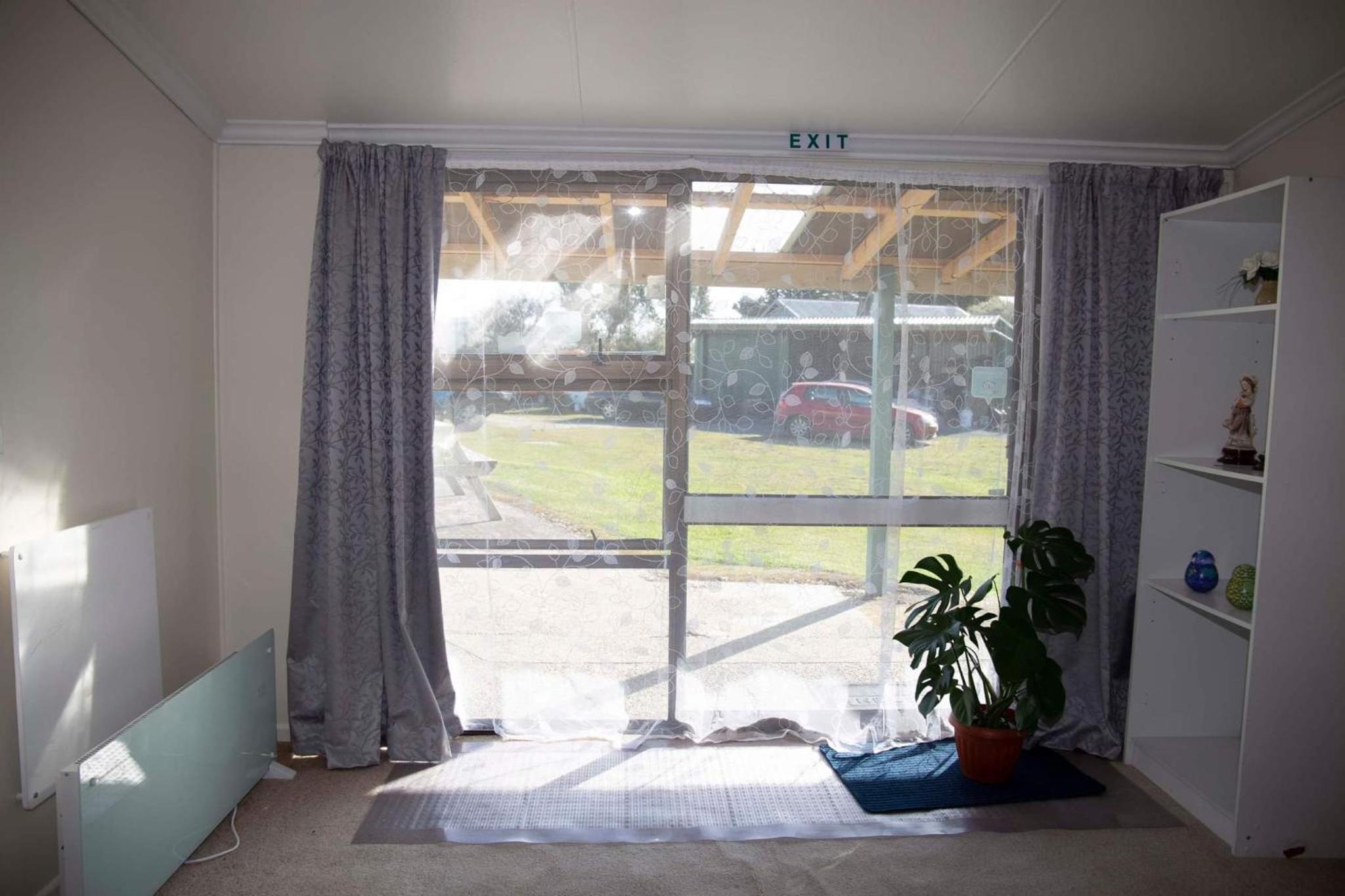 Surat Bay Lodge, Motel and Backpackers