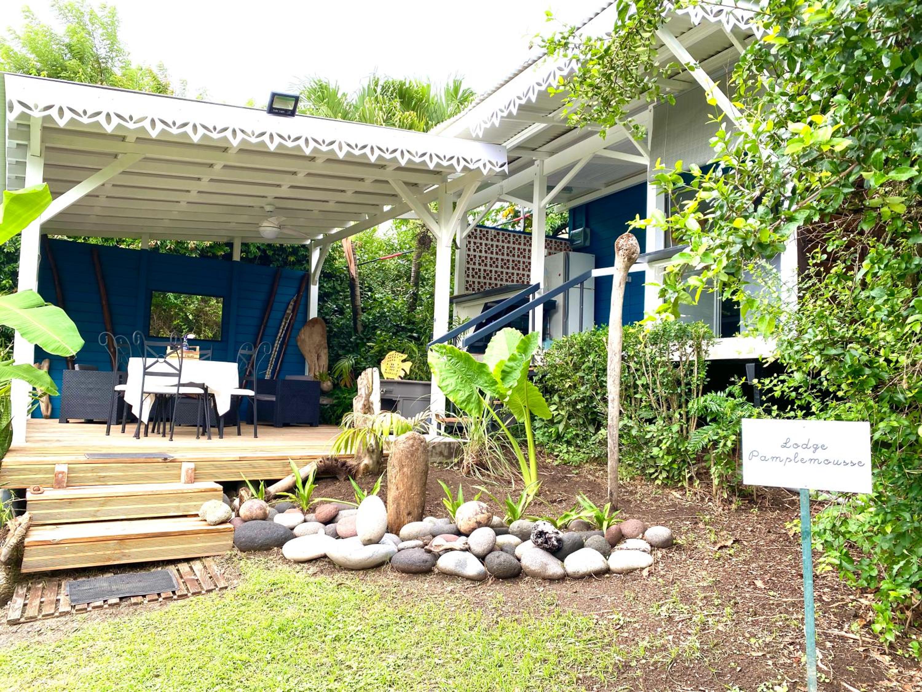 LODGE PAMPLEMOUSSE avec PISCINE privative , dans parc calme à 500 m plage view 3