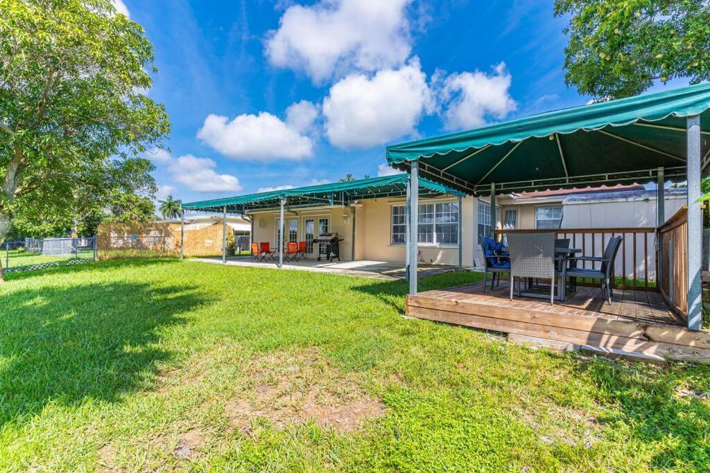 Private Lakefront Home in Miami/Pembroke view 4