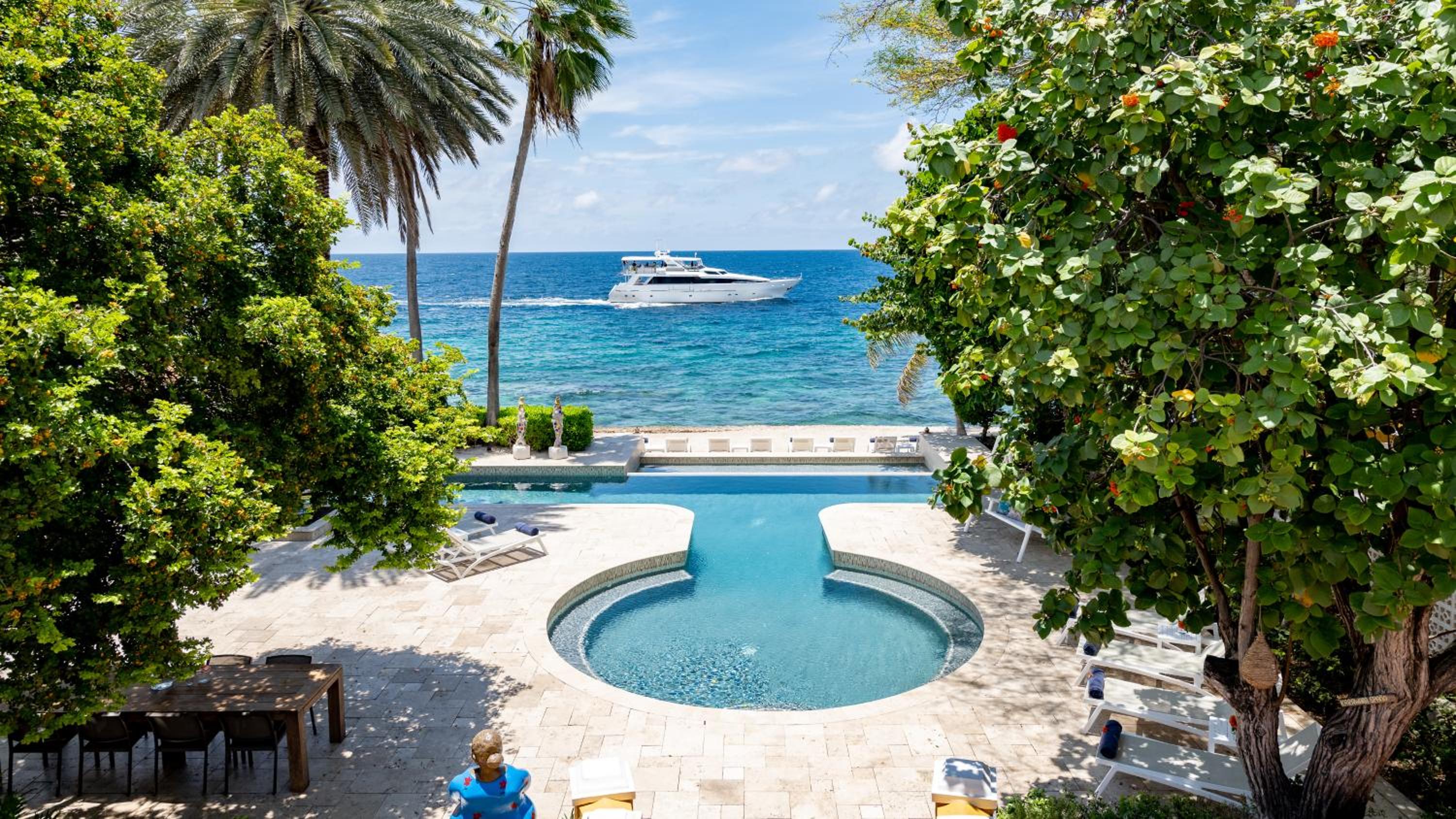 Sirena Bay Estate
