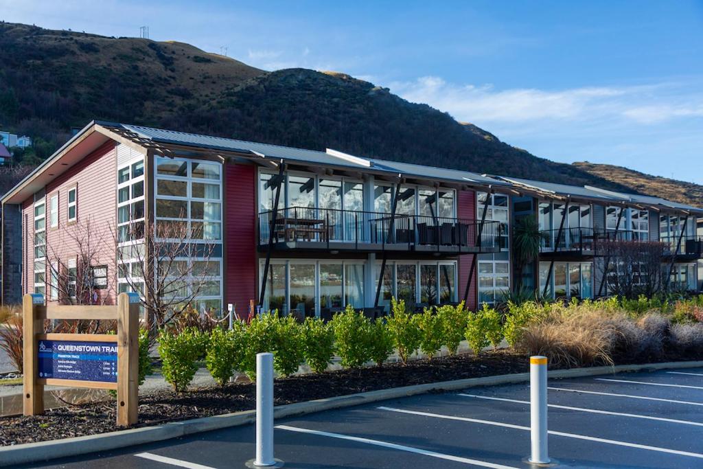 Absolute Lakefront Location - 3 bedroom apartment view 2