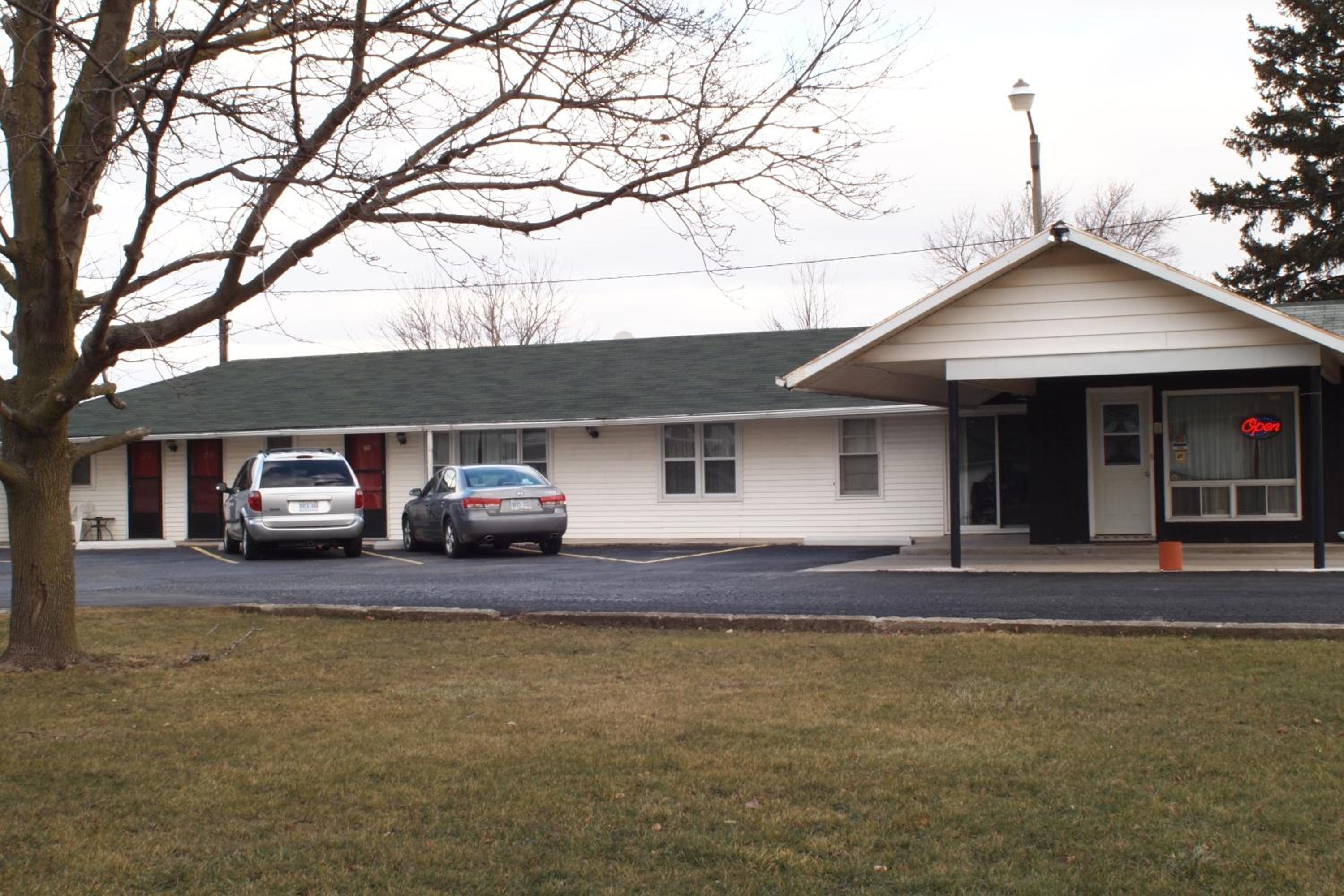 Colonial Motel