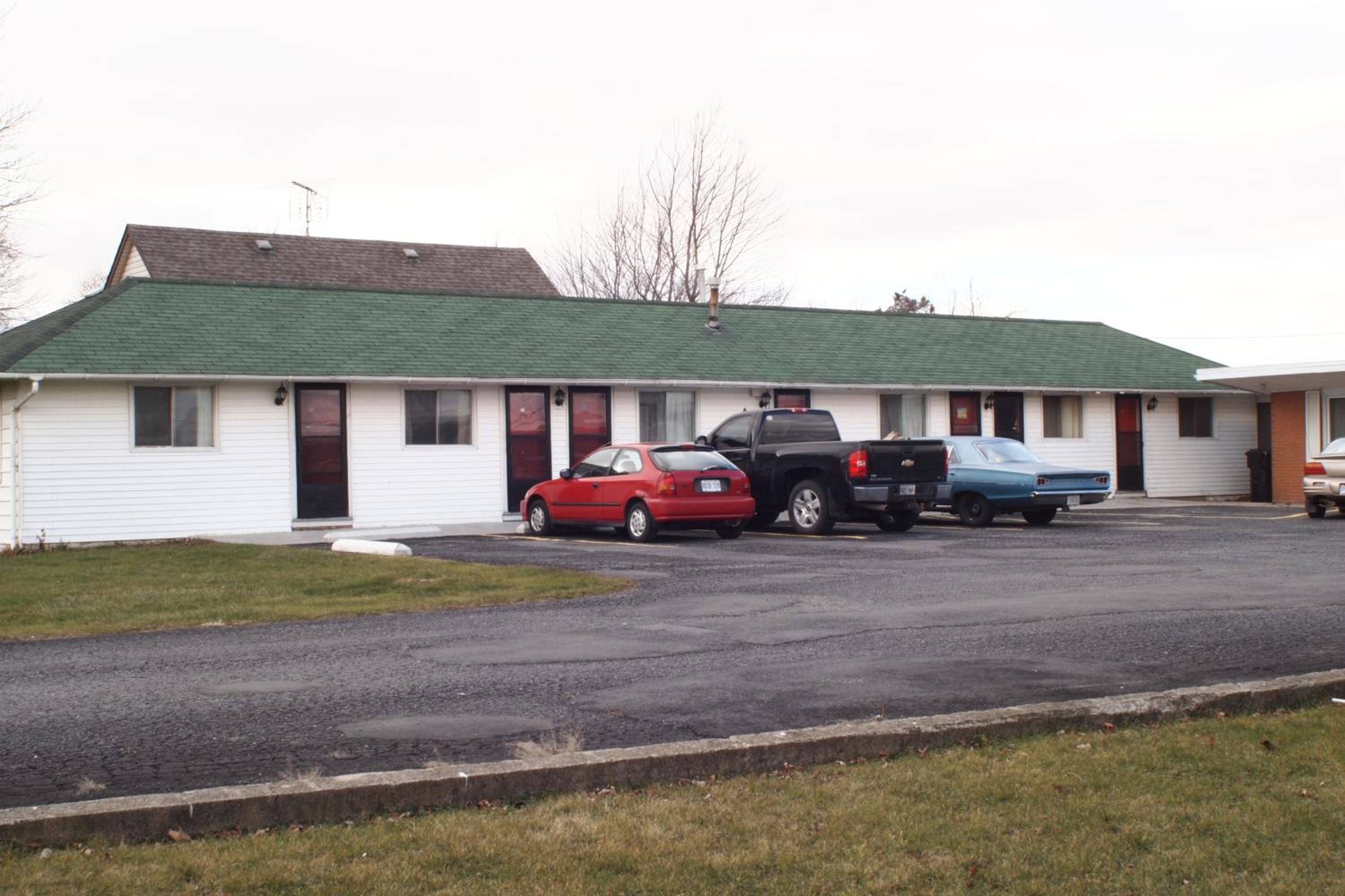 Colonial Motel