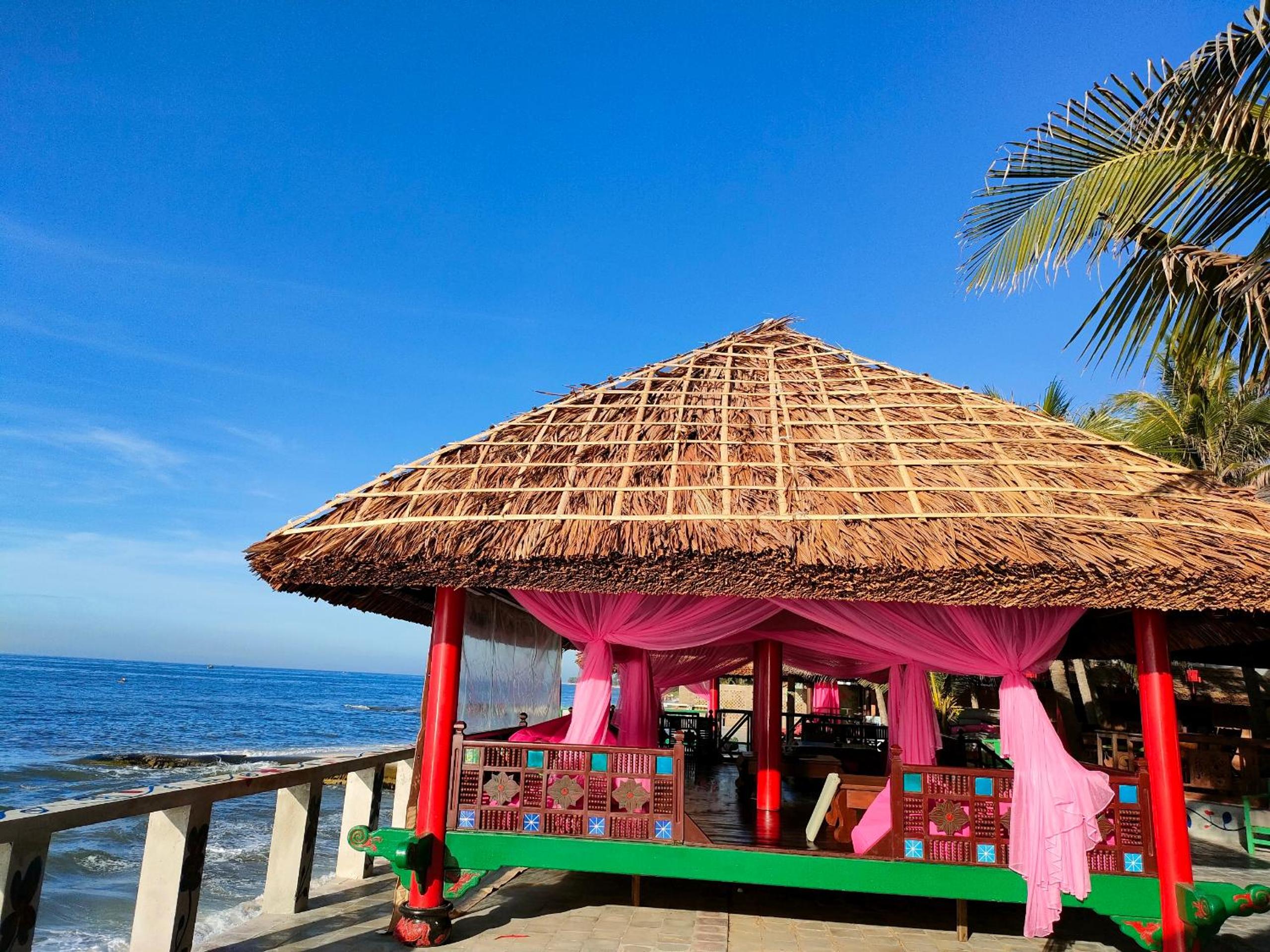 Full Moon Beach Resort