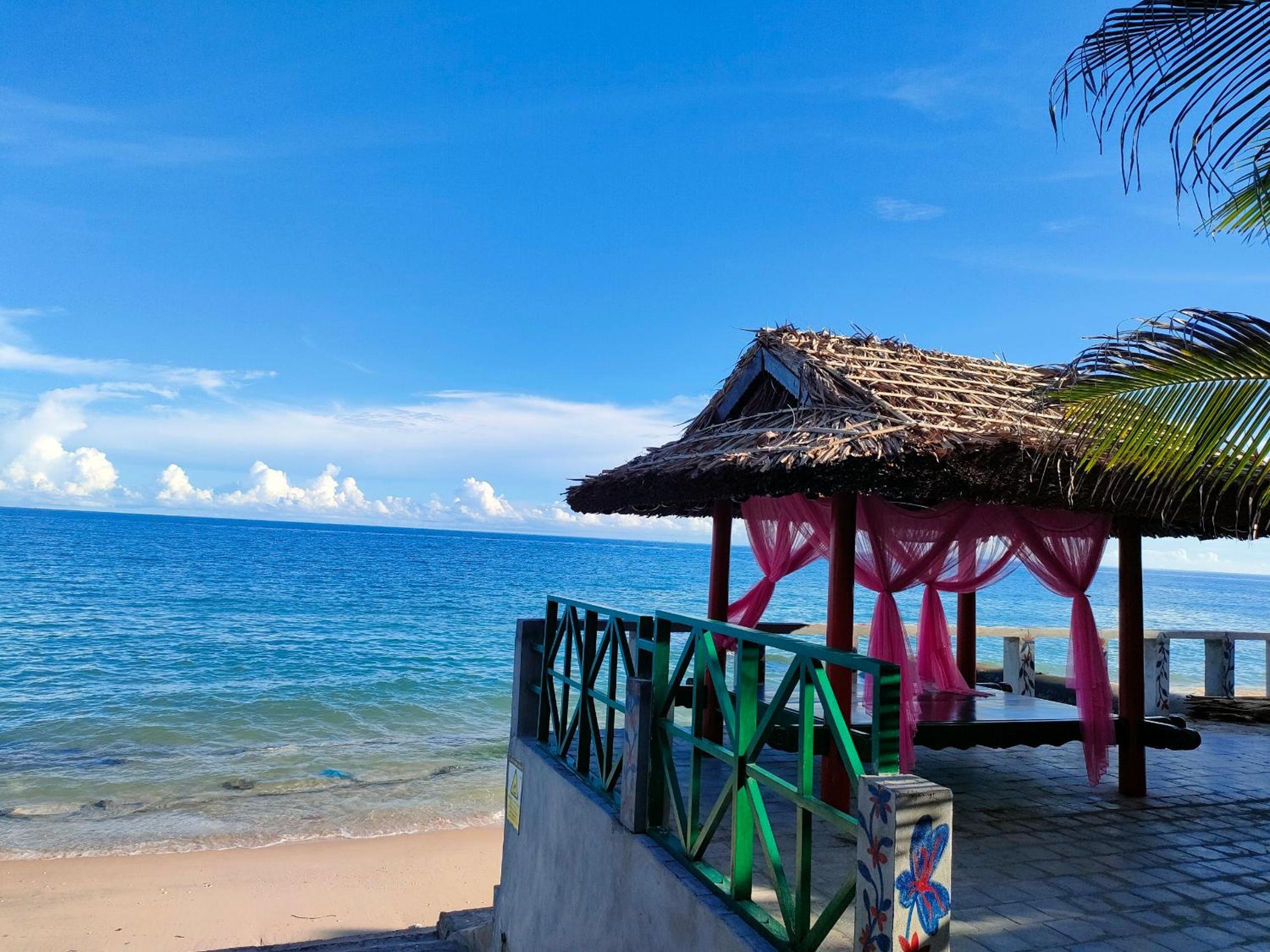 Full Moon Beach Resort