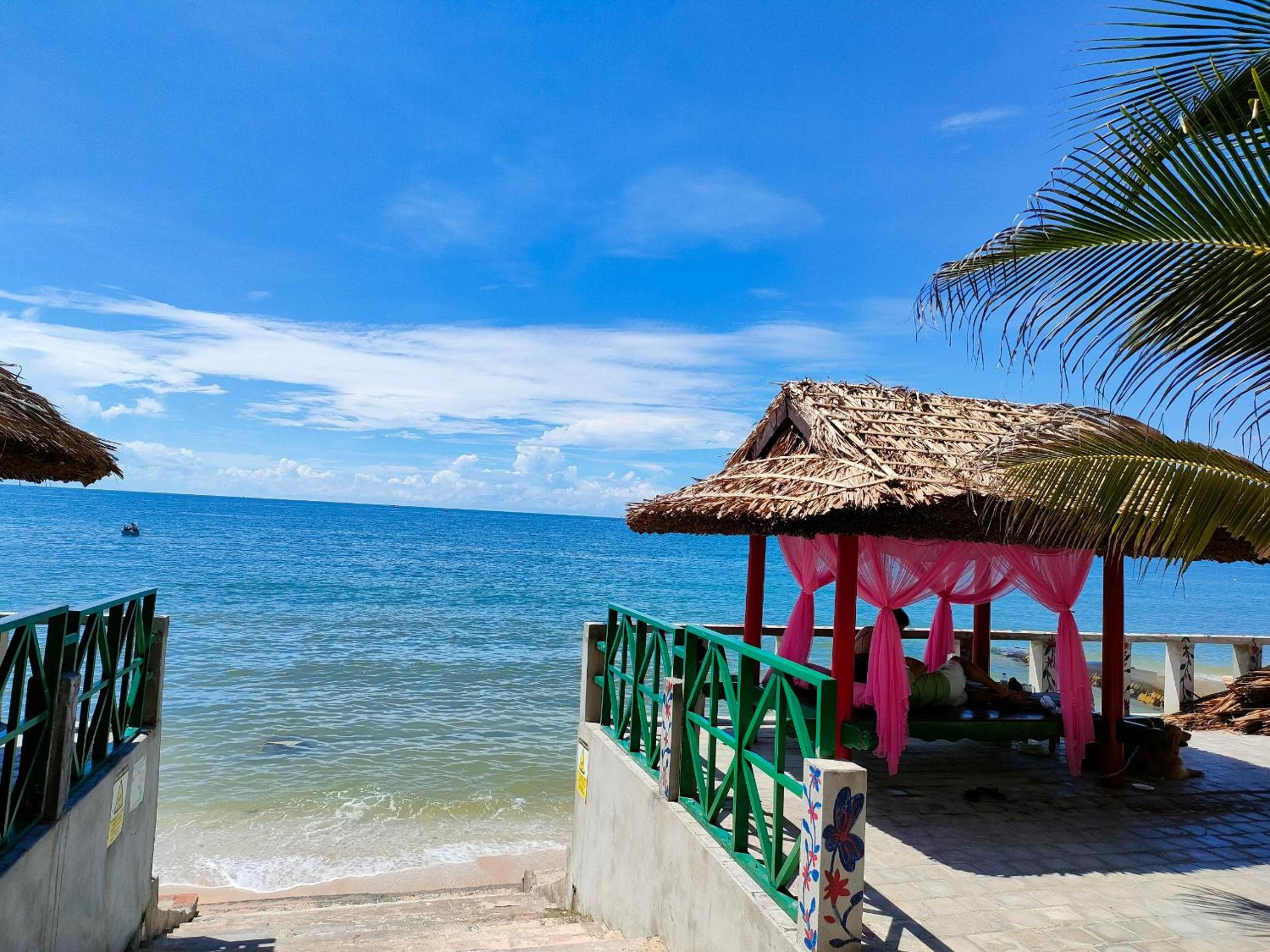 Full Moon Beach Resort