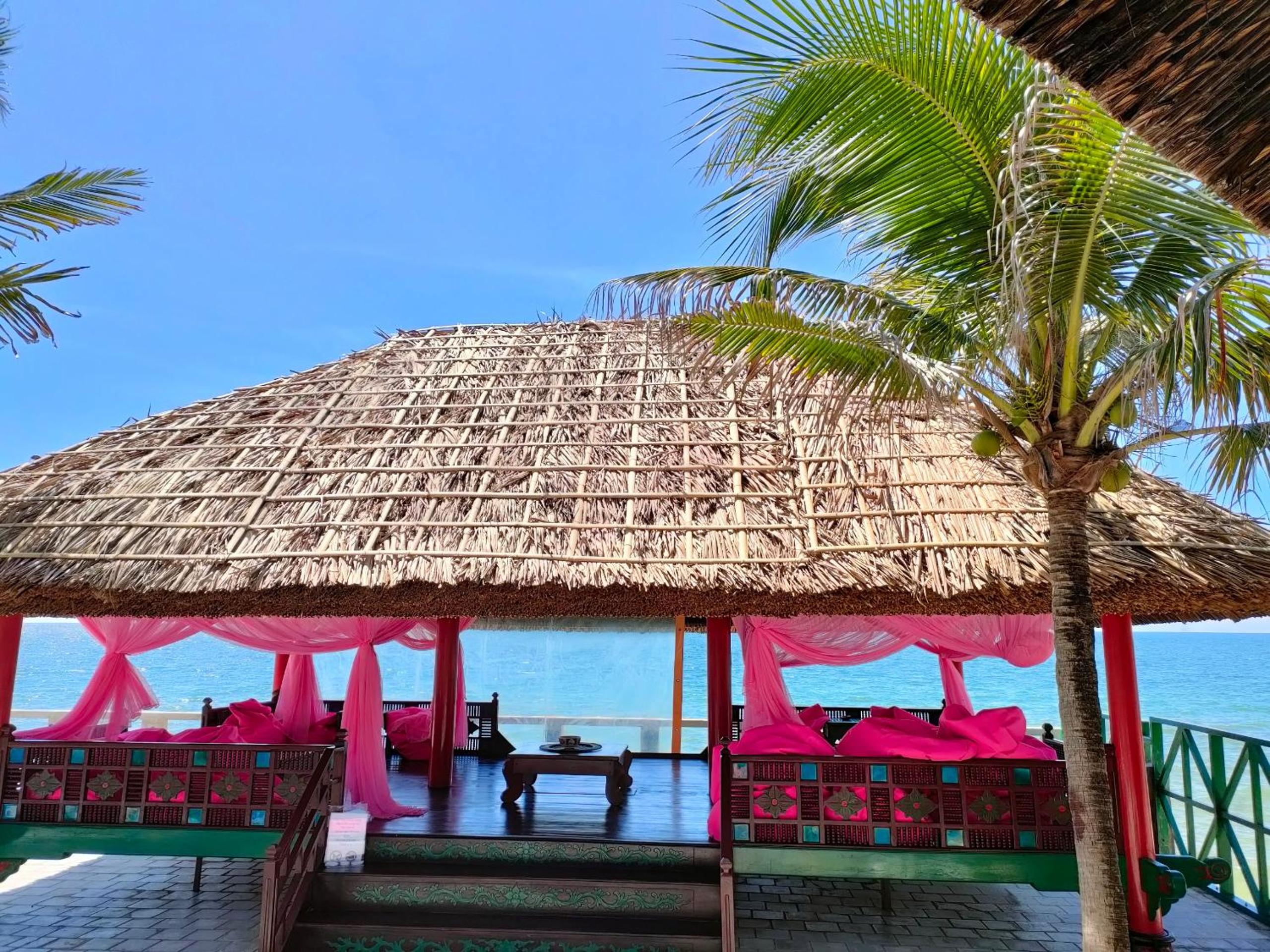 Full Moon Beach Resort