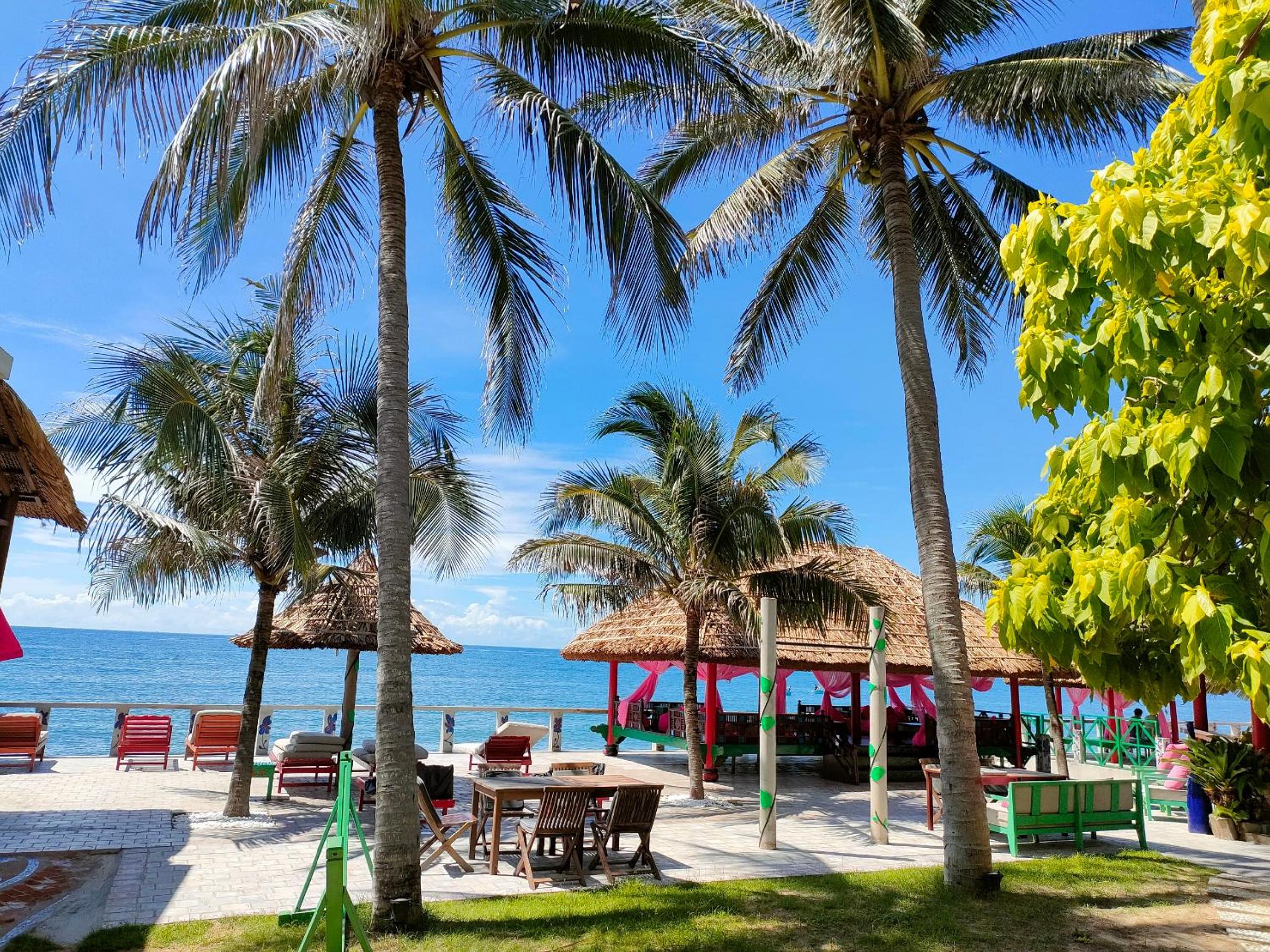 Full Moon Beach Resort