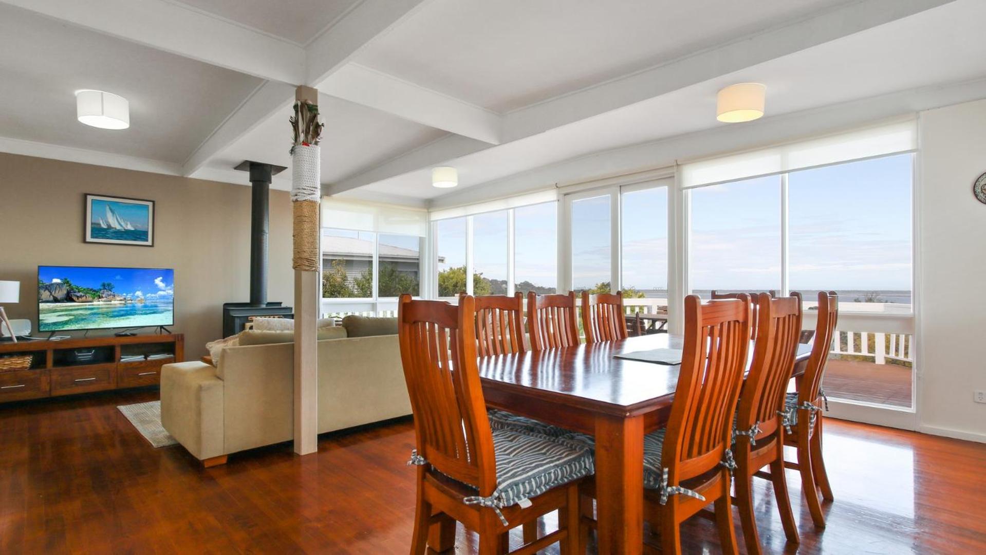 Metung Lake House - Panoramic Lake Views view 4
