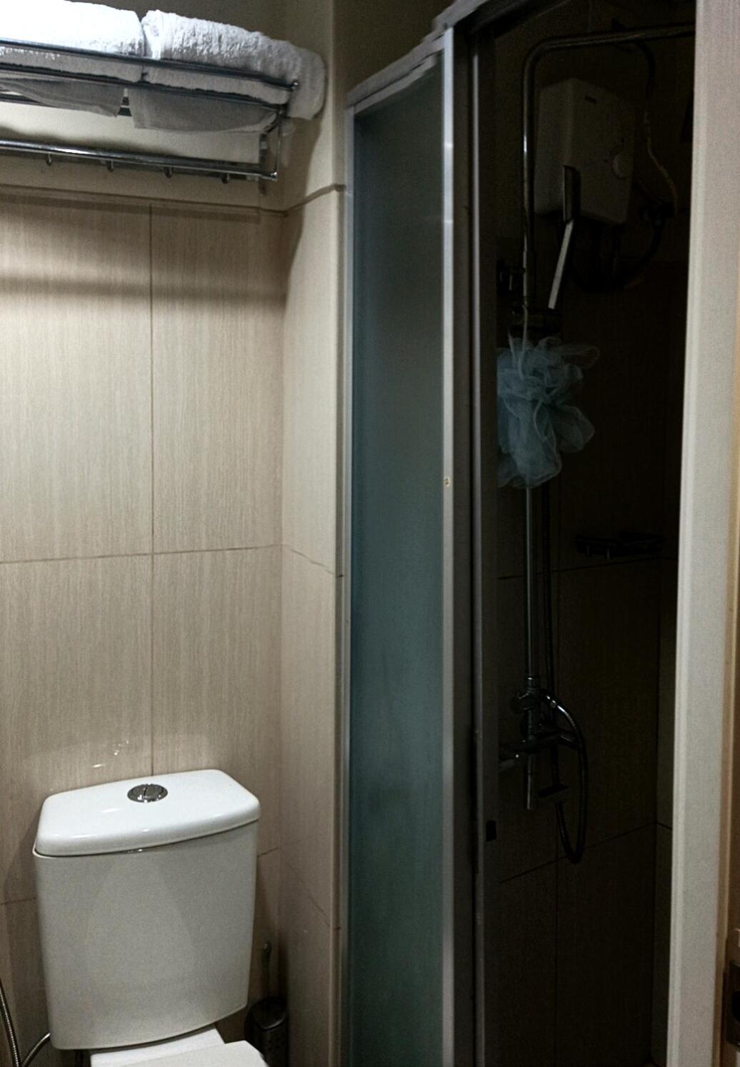 Nice and Simple 1 Bedroom in Shell Residences view 5
