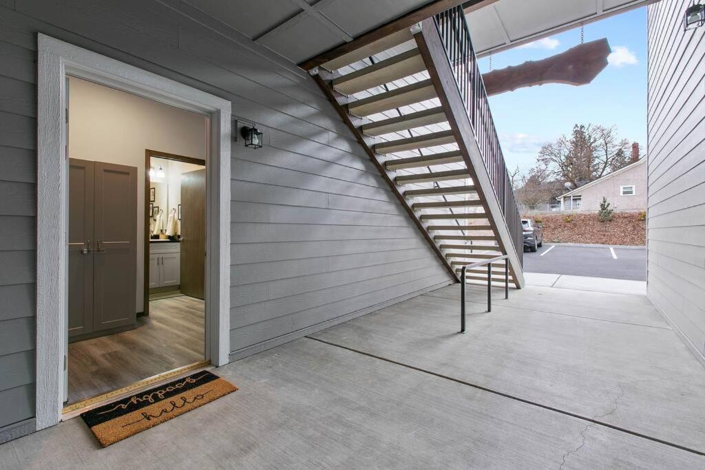 Full ADA Unit - 2 Bed 2 Bath Unit Near Downtown view 5