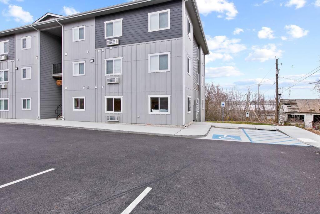 Full ADA Unit - 2 Bed 2 Bath Unit Near Downtown view 2