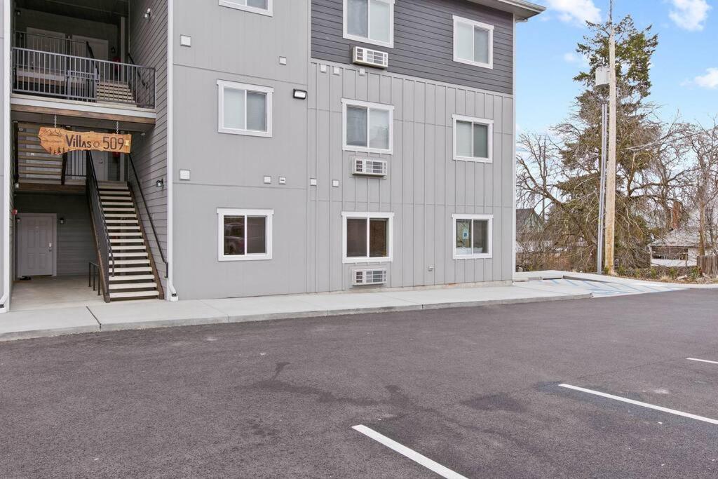 Full ADA Unit - 2 Bed 2 Bath Unit Near Downtown view 3