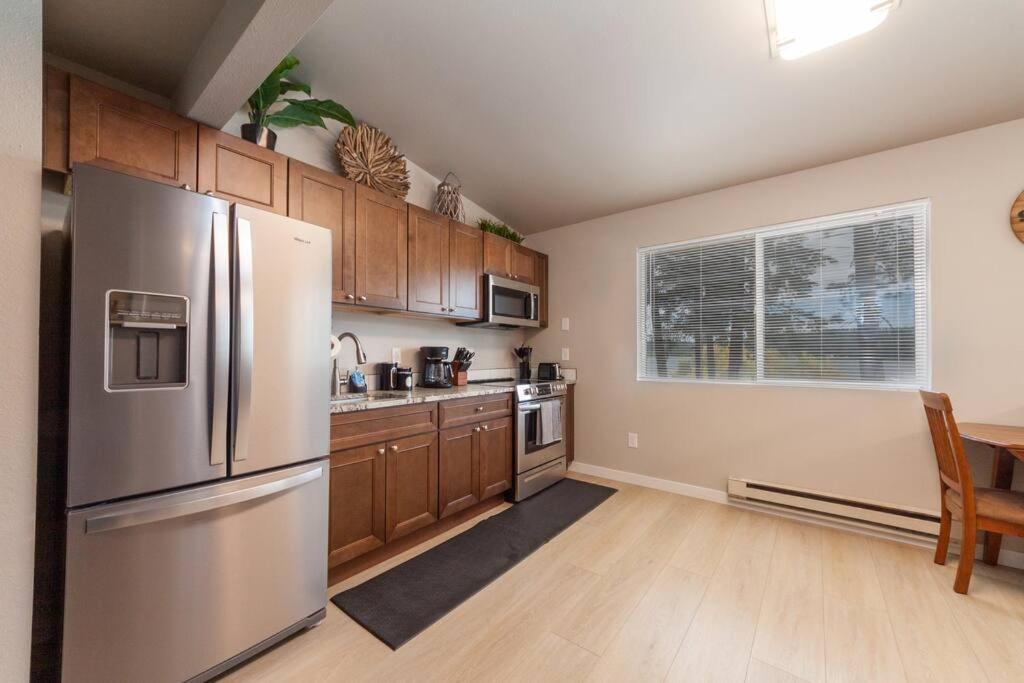 Comfortable Duplex Unit - Beautiful Lake Views view 3