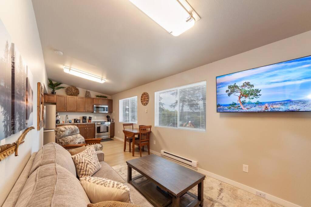 Comfortable Duplex Unit - Beautiful Lake Views view 2
