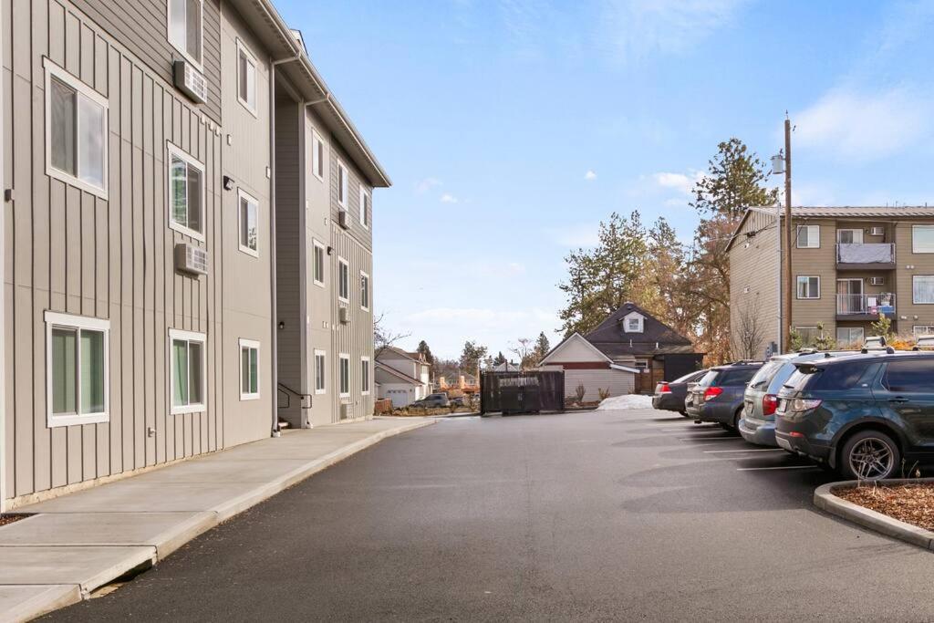 Spacious NEW 2 bed 2 bath apt by Downtown Spokane view 4
