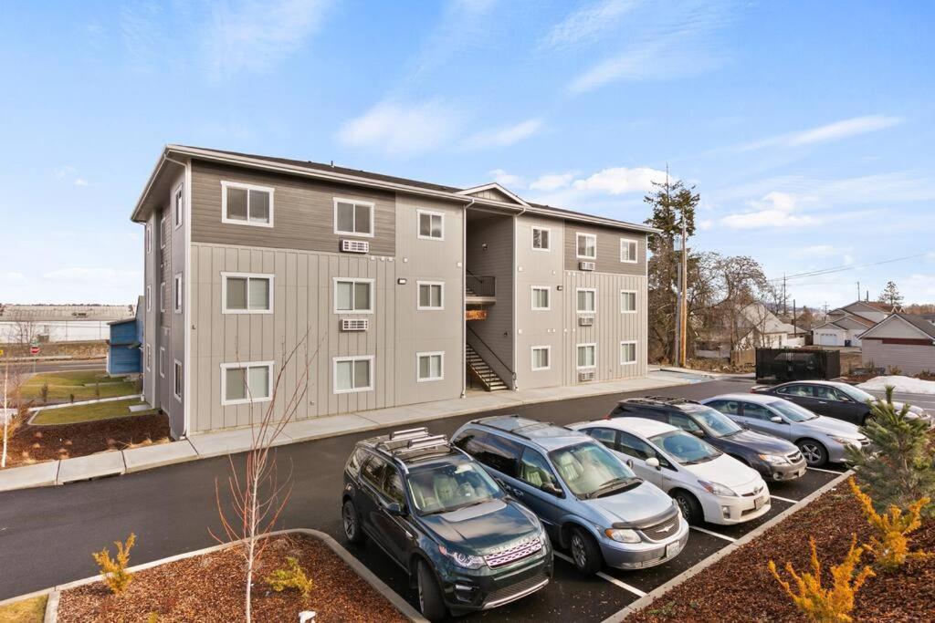 Spacious NEW 2 bed 2 bath apt by Downtown Spokane view 3