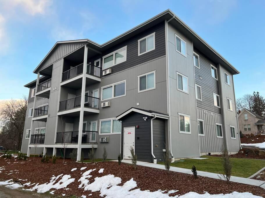 Spacious NEW 2 bed 2 bath apt by Downtown Spokane view 5