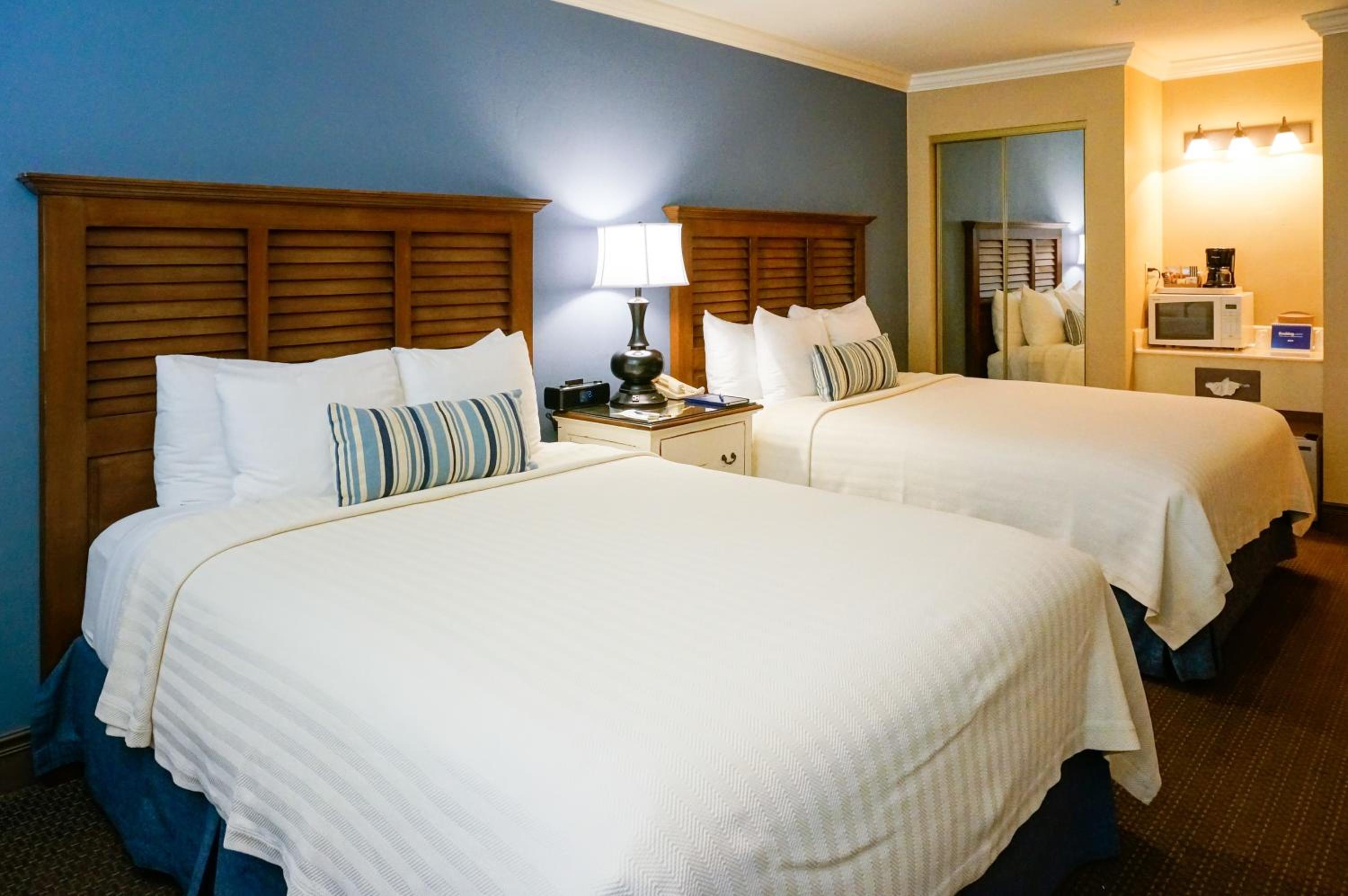 Sand Pebbles Inn