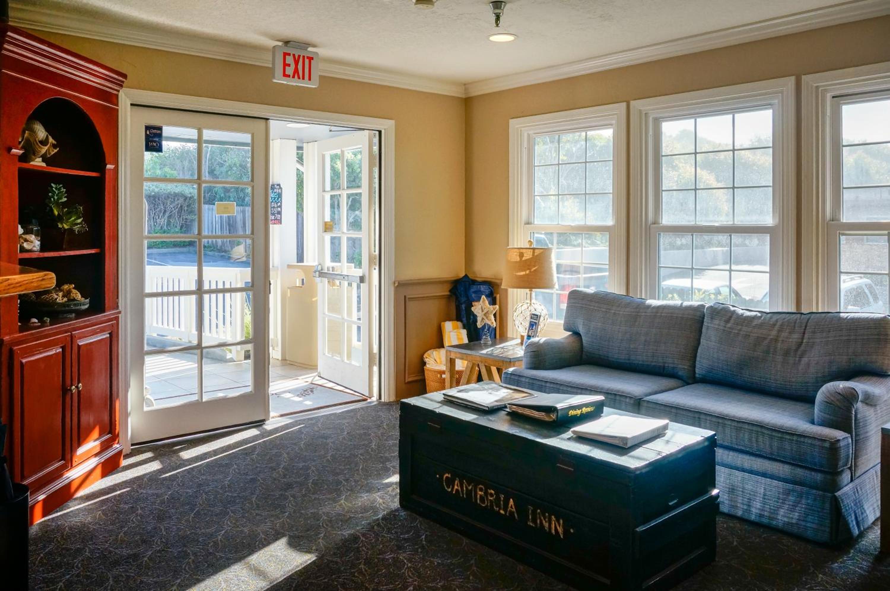 Sand Pebbles Inn