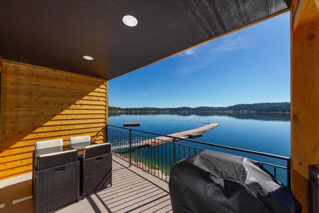 Gorgeous Triplex Unit With Spectacular Lake Views! view 2