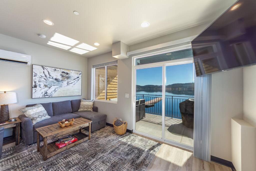 Gorgeous Triplex Unit With Spectacular Lake Views! view 3