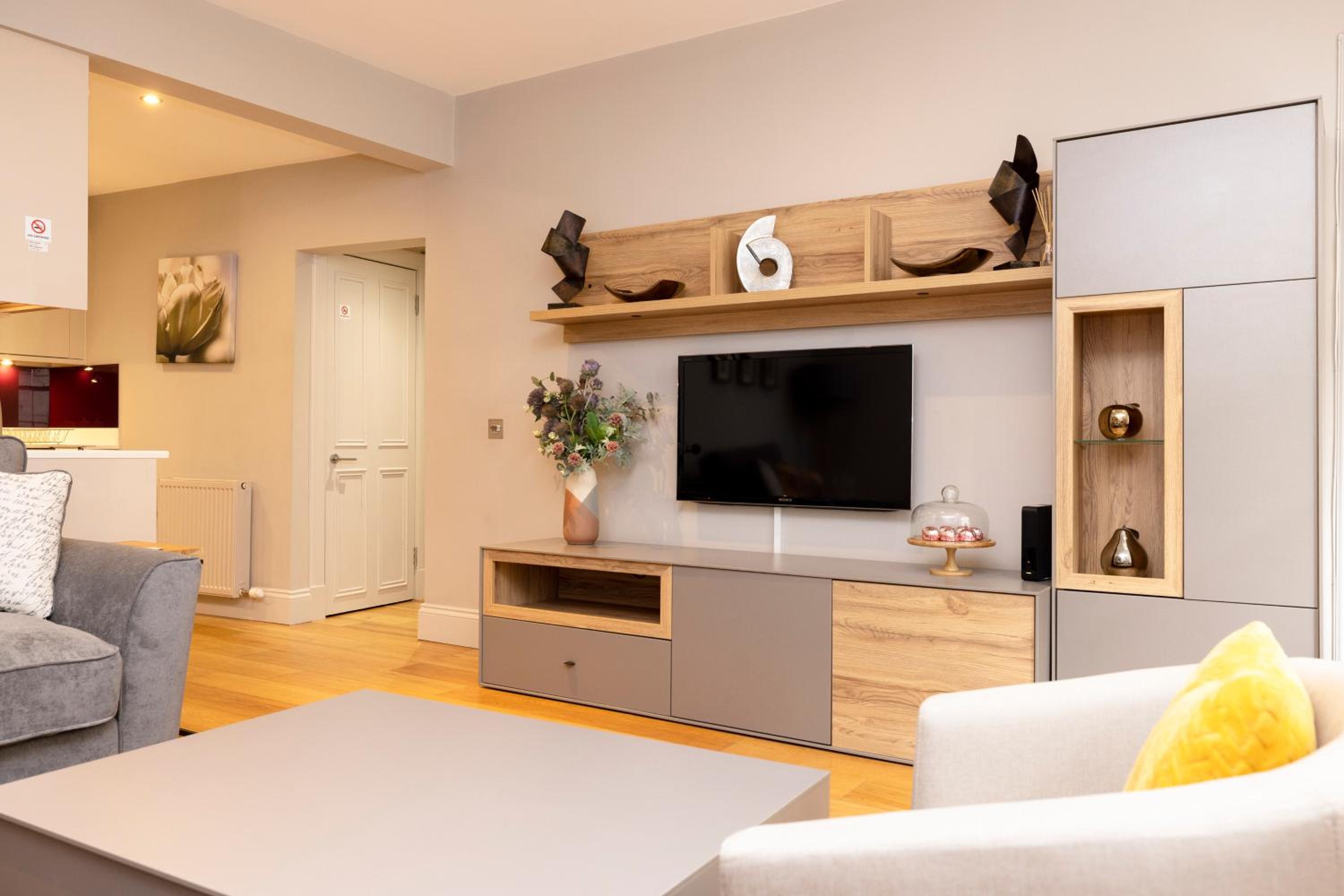 JOIVY Splendid Flat near Edinburgh Castle view 5