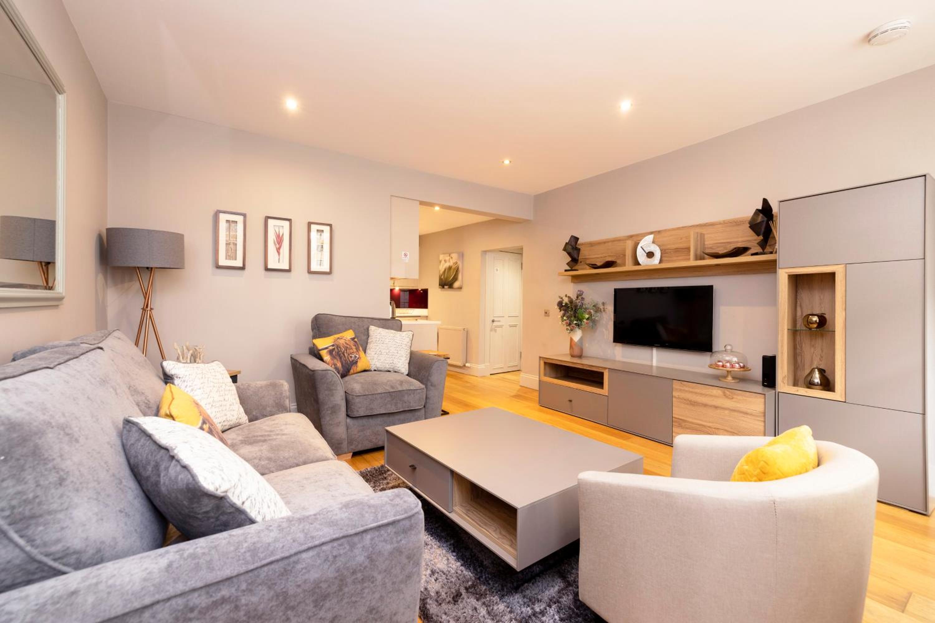 JOIVY Splendid Flat near Edinburgh Castle view 2