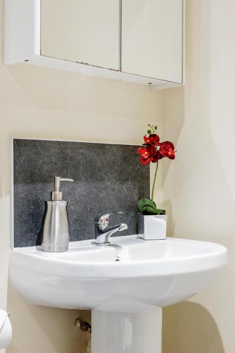 Watford Vacations - MPL Apartments - Queens Broadway F4 - Property Image 36