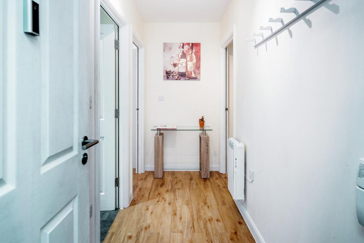 Watford Vacations - MPL Apartments - Queens Broadway F4 - Property Image 4