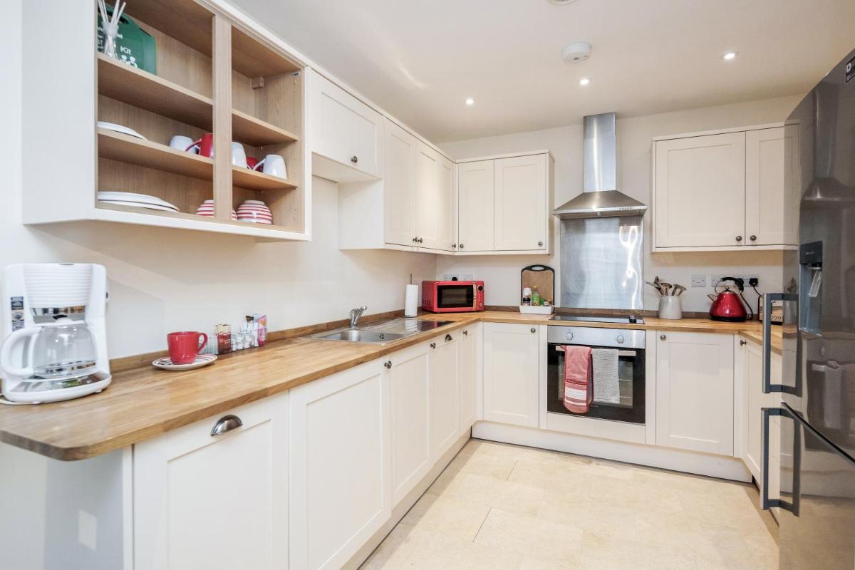 Watford Vacations - MPL Apartments - Queens Broadway F4 - Property Image 6
